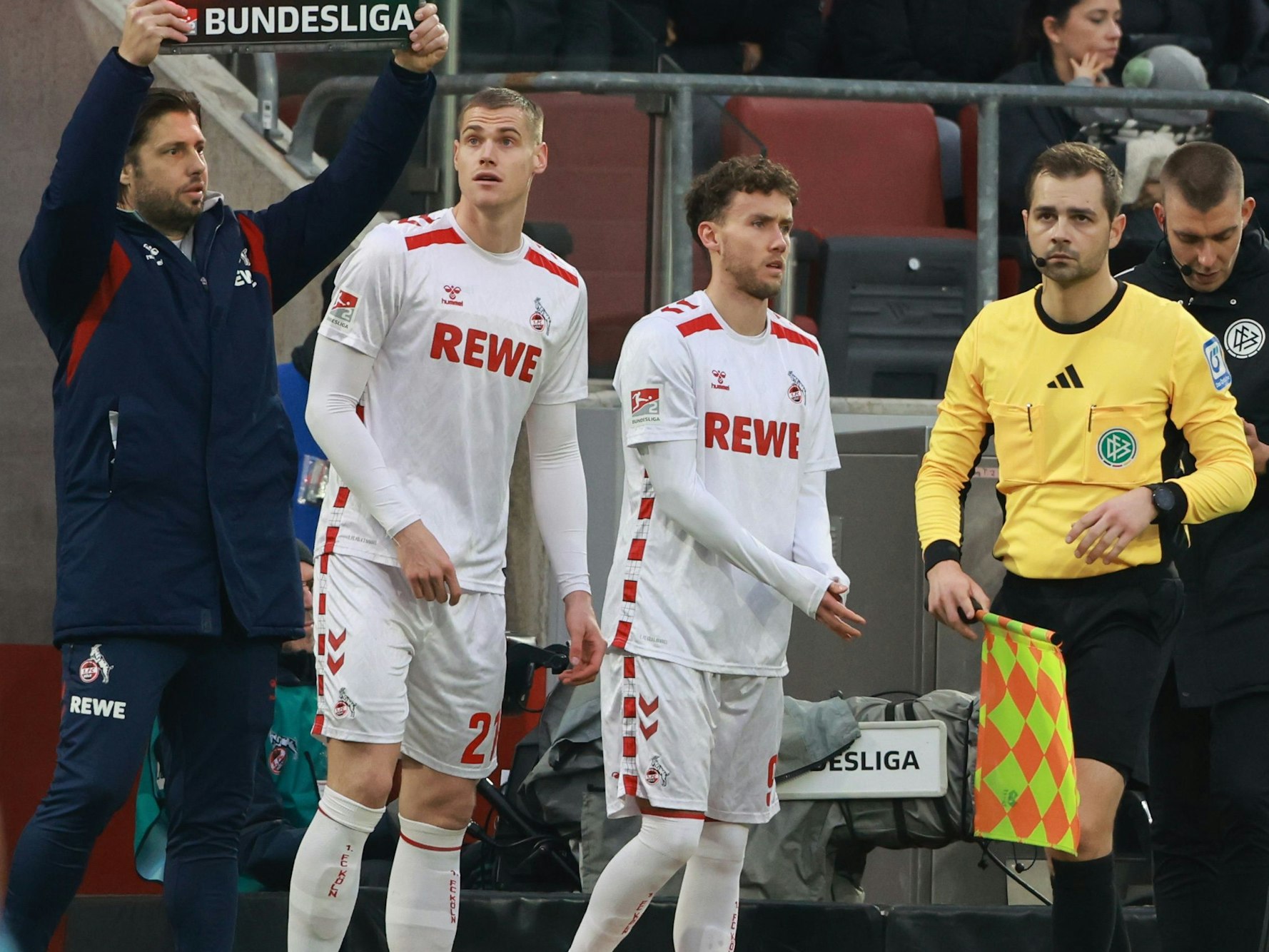 Steffen Tigges und Luca Waldschmidt (1. FC Köln) werden eingewechselt.