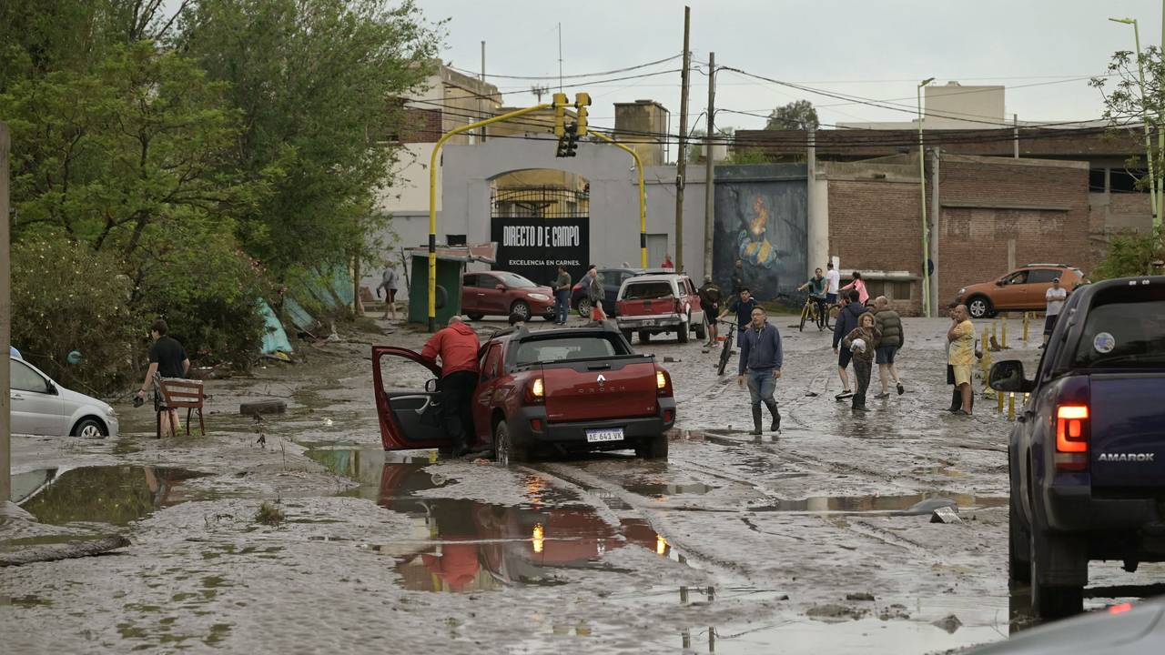 Bei den Überschwemmungen in der argentinischen Stadt Bahía Blanca sind mindestens zwölf Menschen gestorben.