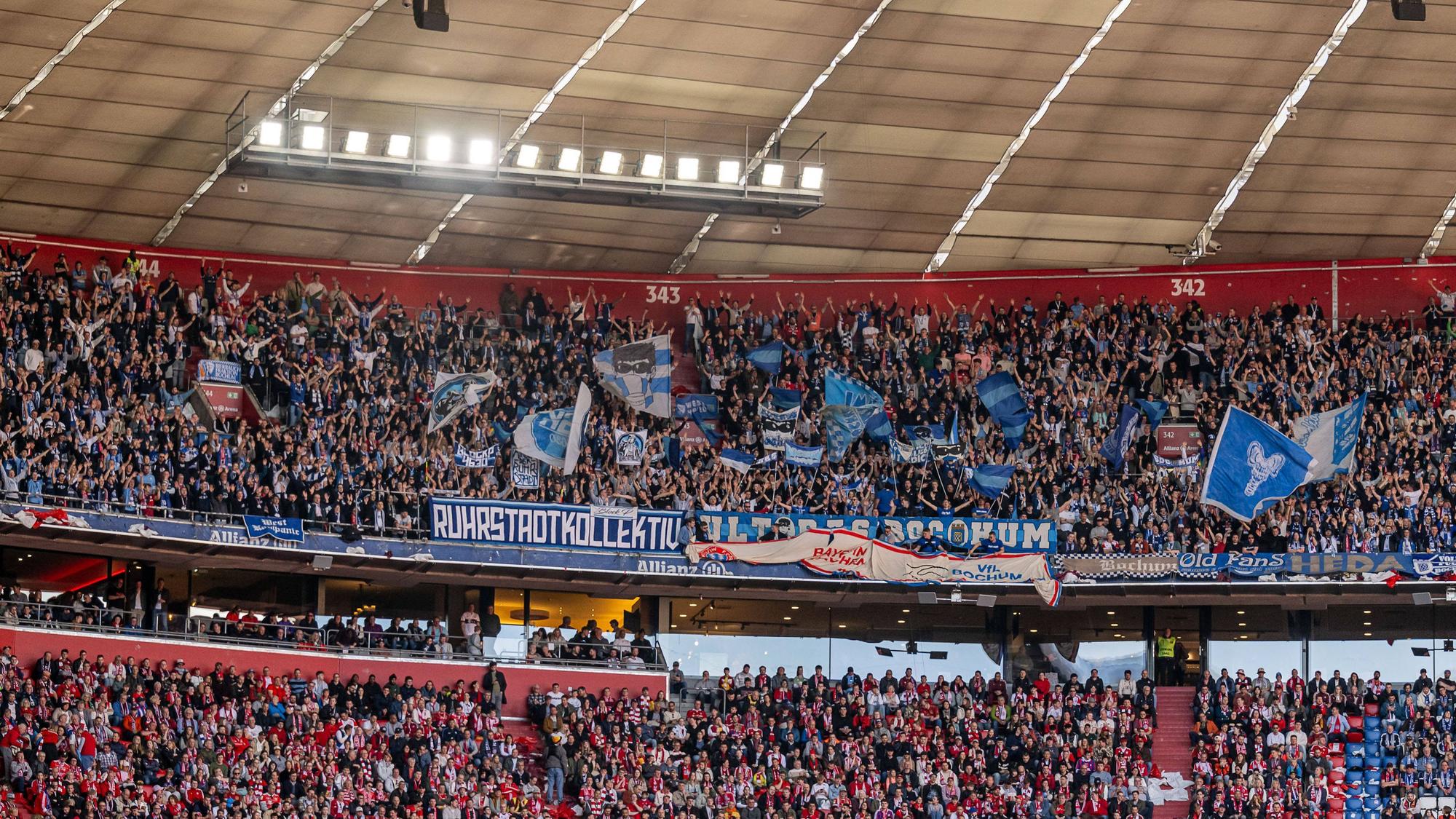 Der Gästeblock in der Allianz-Arena beim Spiel des FC Bayern gegen den VfL Bochum am Samstag (8. März 2025).