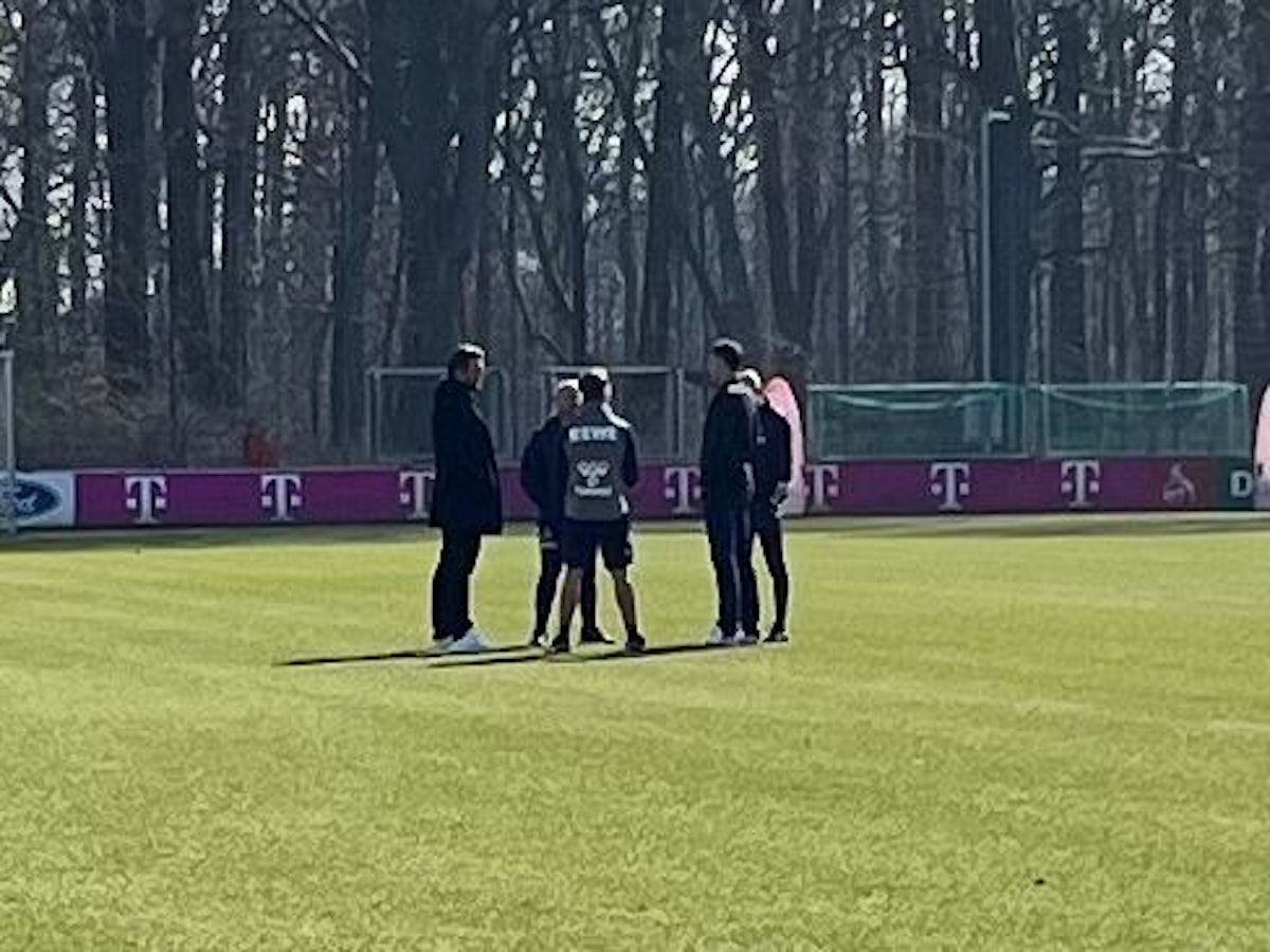 Die FC-Bosse diskutieren mit Gerhard Struber und seinem Team.