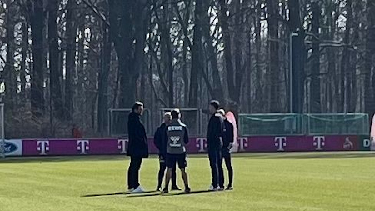 Die FC-Bosse diskutieren mit Gerhard Struber und seinem Team.
