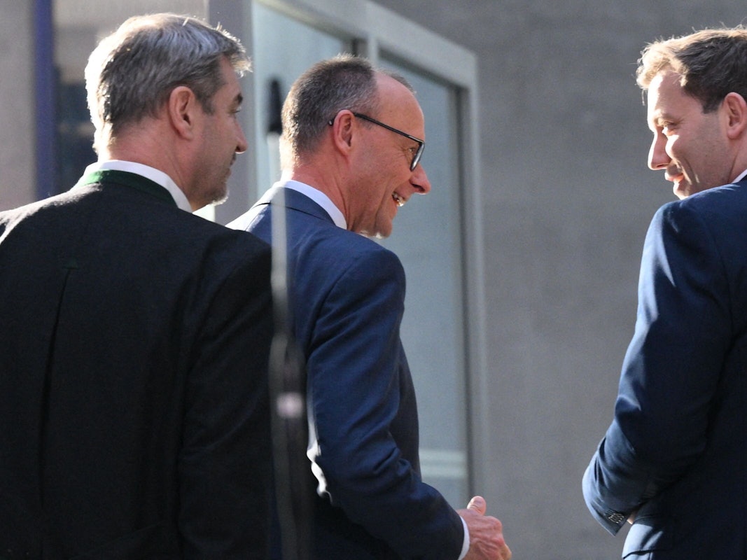 CSU-Chef Markus Söder, CDU-Chef Friedrich Merz und SPD-Chef Lars Klingbeil am 8. März bei einer Pressekonferenz nach den Sondierungsgesprächen.