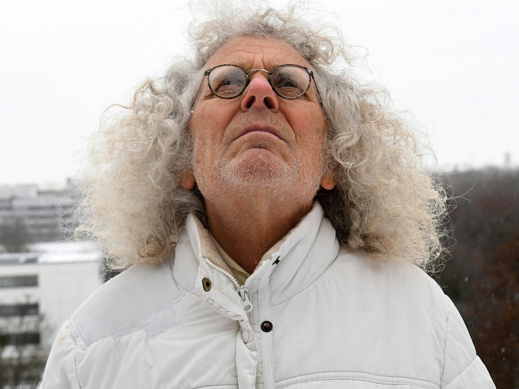 Schwer erkrankter Rainer Langhans (hier ein Archivbild, aufgenommen im Jahr 2021): Er lebt Jahren mit der Diagnose Prostatakrebs. Eine Chemo lehnte er konsequent ab, stattdessen setzt er bis heute auf Spiritualität.