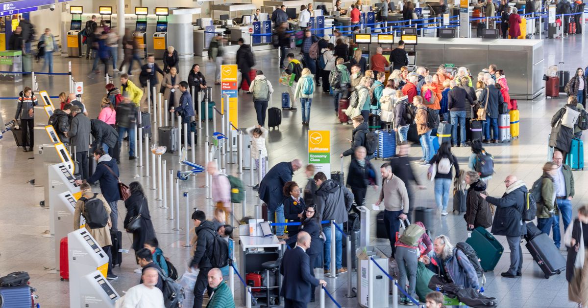 Streik an deutschen Flughäfen: Was Reisende jetzt wissen müssen | Express