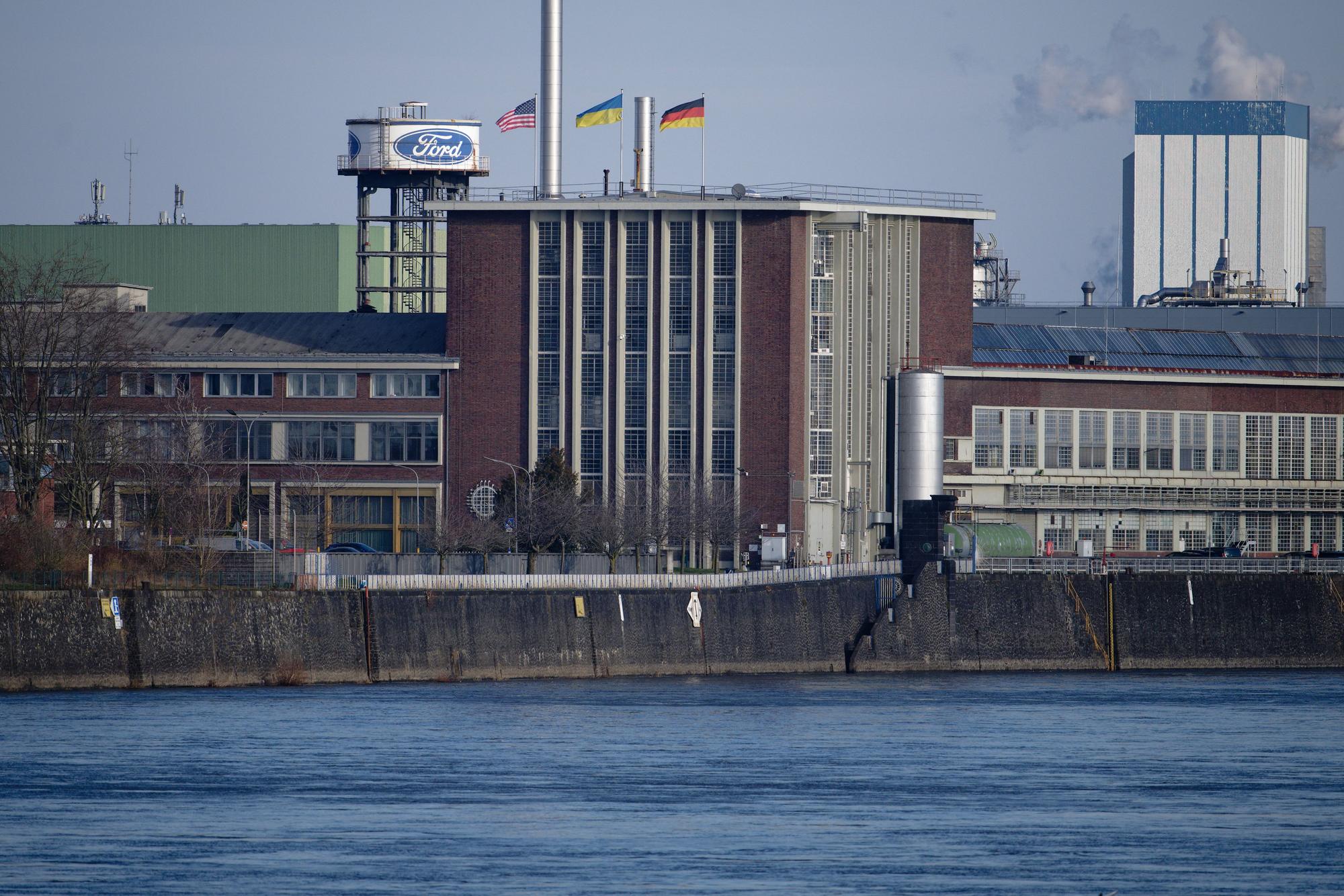 Blick auf die Kölner Ford-Werke: Eine neue Nachricht sorgt für neue Sorgenfalten.