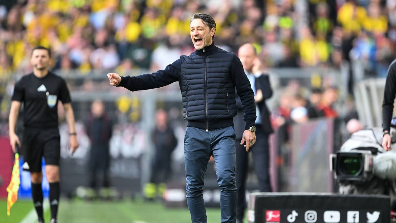 Nico Kovac brüllt von der Seitenlinie etwas rein.