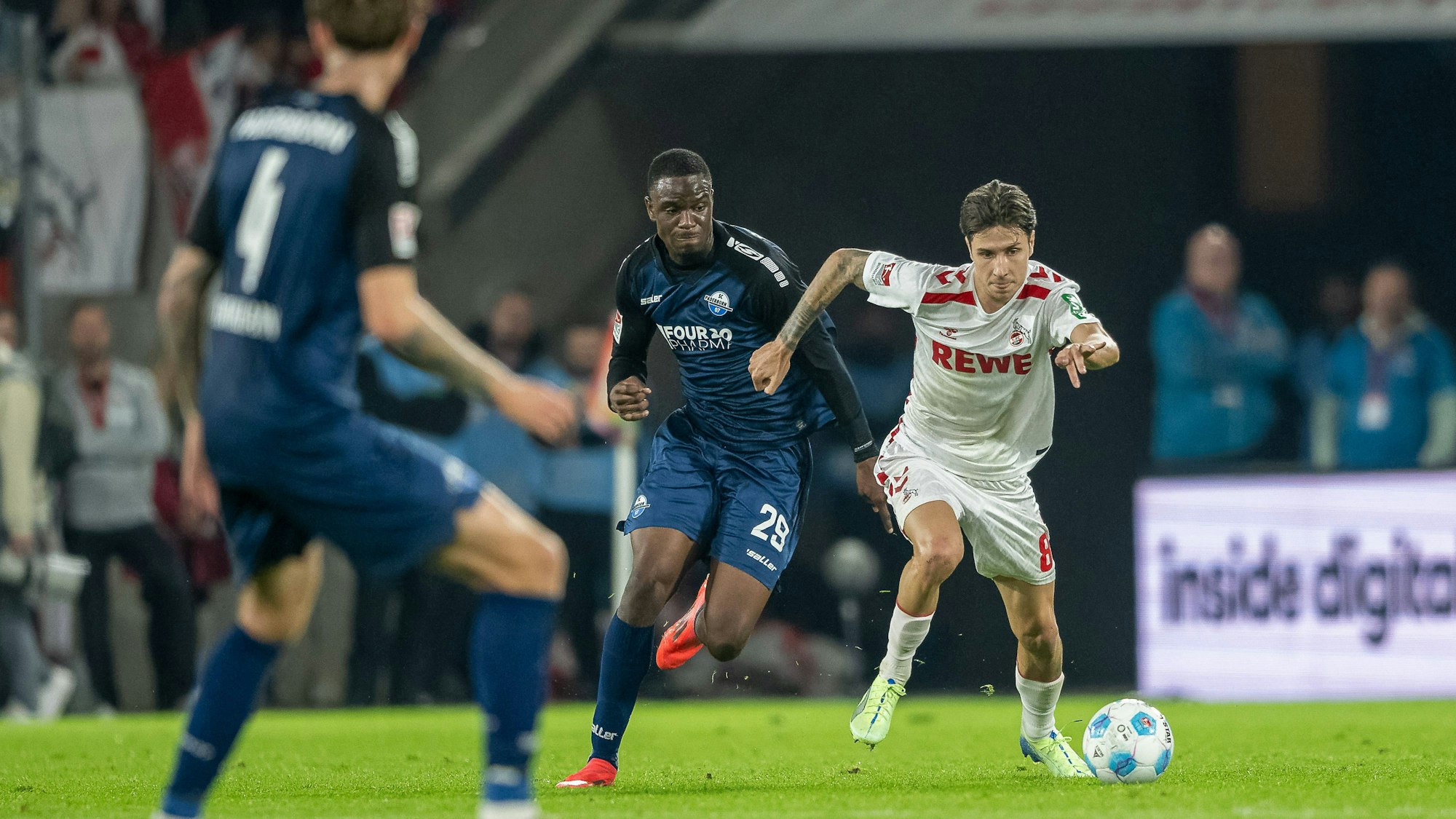 Ilyas Ansah im Duell mit Denis Huseinbasic.