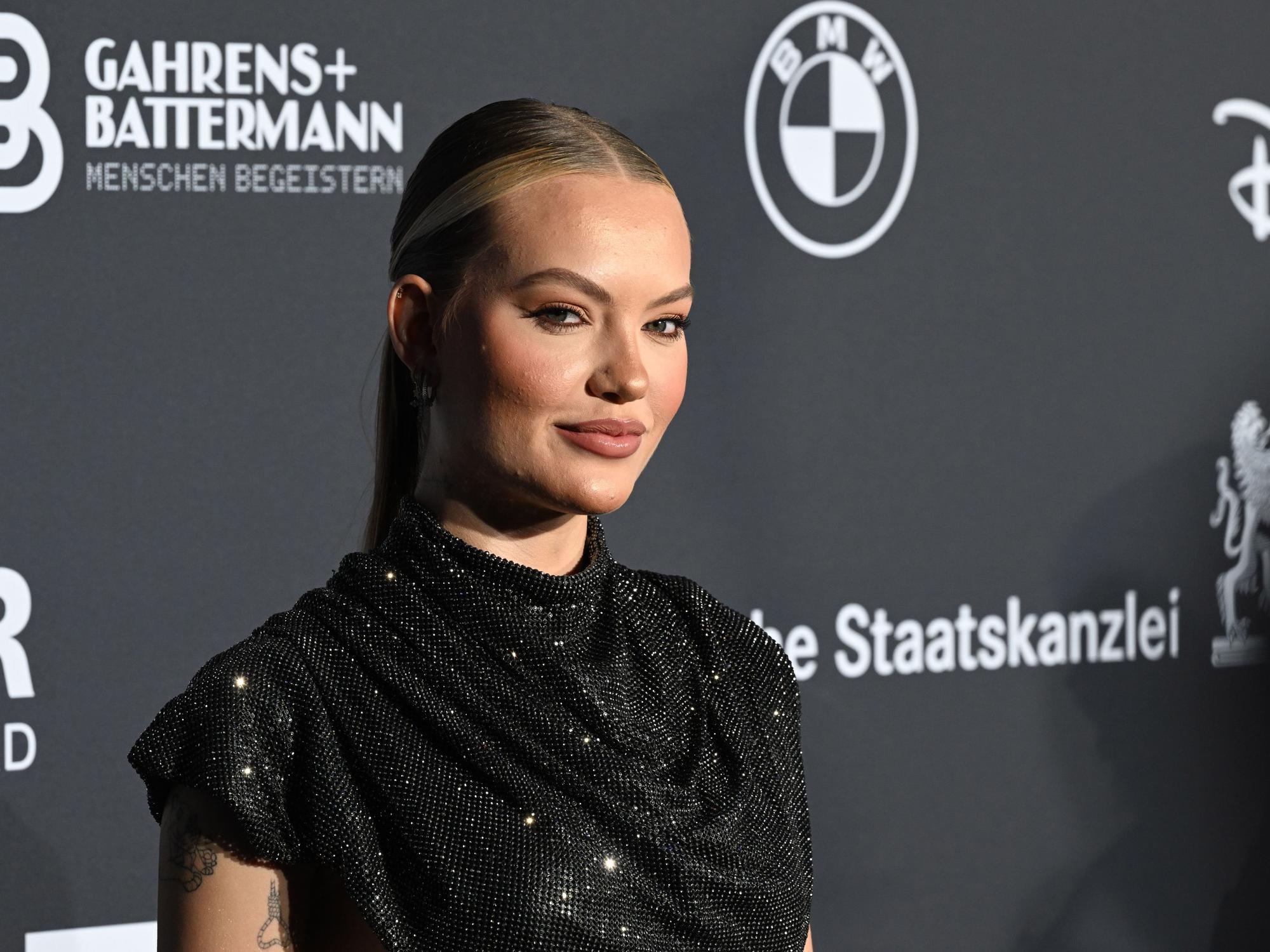 Cheyenne Ochsenknecht 2024 bei der Verleihung des TV- und Streaming-Awards „Blauer Panther“ in München.