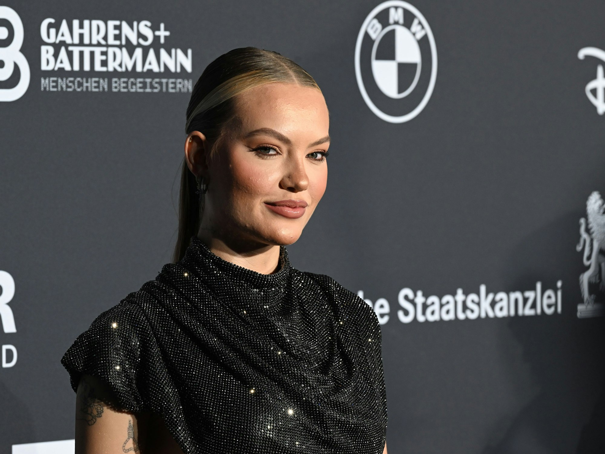 Cheyenne Ochsenknecht 2024 bei der Verleihung des TV- und Streaming-Awards „Blauer Panther“ in München.