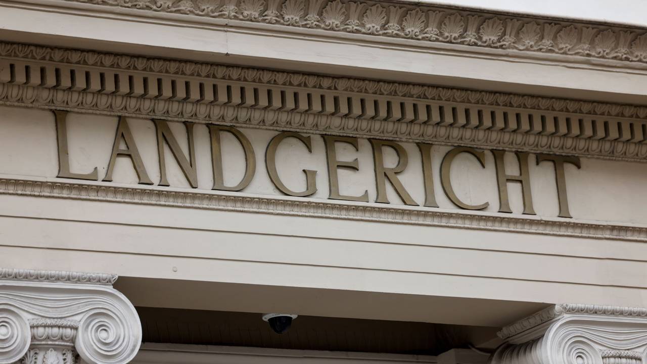 Das Bonner Landgericht hat einen 30-jährigen Pfleger wegen erpresserischen Menschenraubes, schwerer räuberischer Erpressung, Körperverletzung und Vergewaltigung zu einer Haftstrafe von zehn Jahren und sechs Monaten verurteilt.