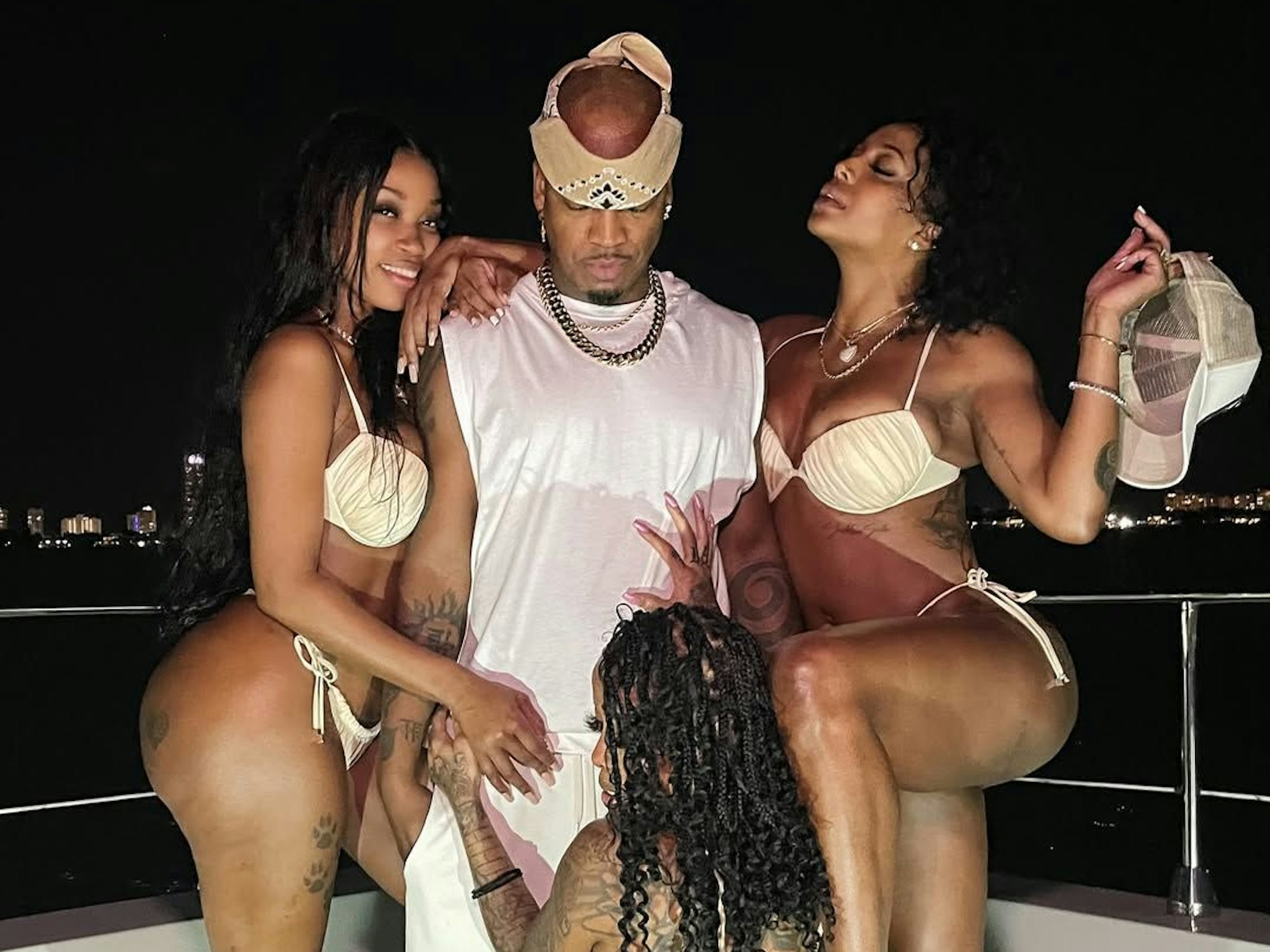 Musik-Star Ne-Yo mit drei seiner vier Freundinnen.