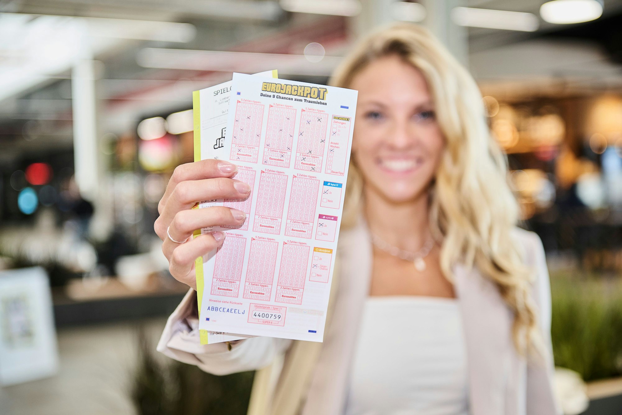 Den Eurojackpot-Spielschein direkt am frühen Morgen auszufüllen, könnte sich als gute Idee erweisen. Vielleicht schon zur kommenden Ziehung am Dienstag (11. März)? Aktuell befinden sich rd. 61 Millionen Euro im Jackpot.