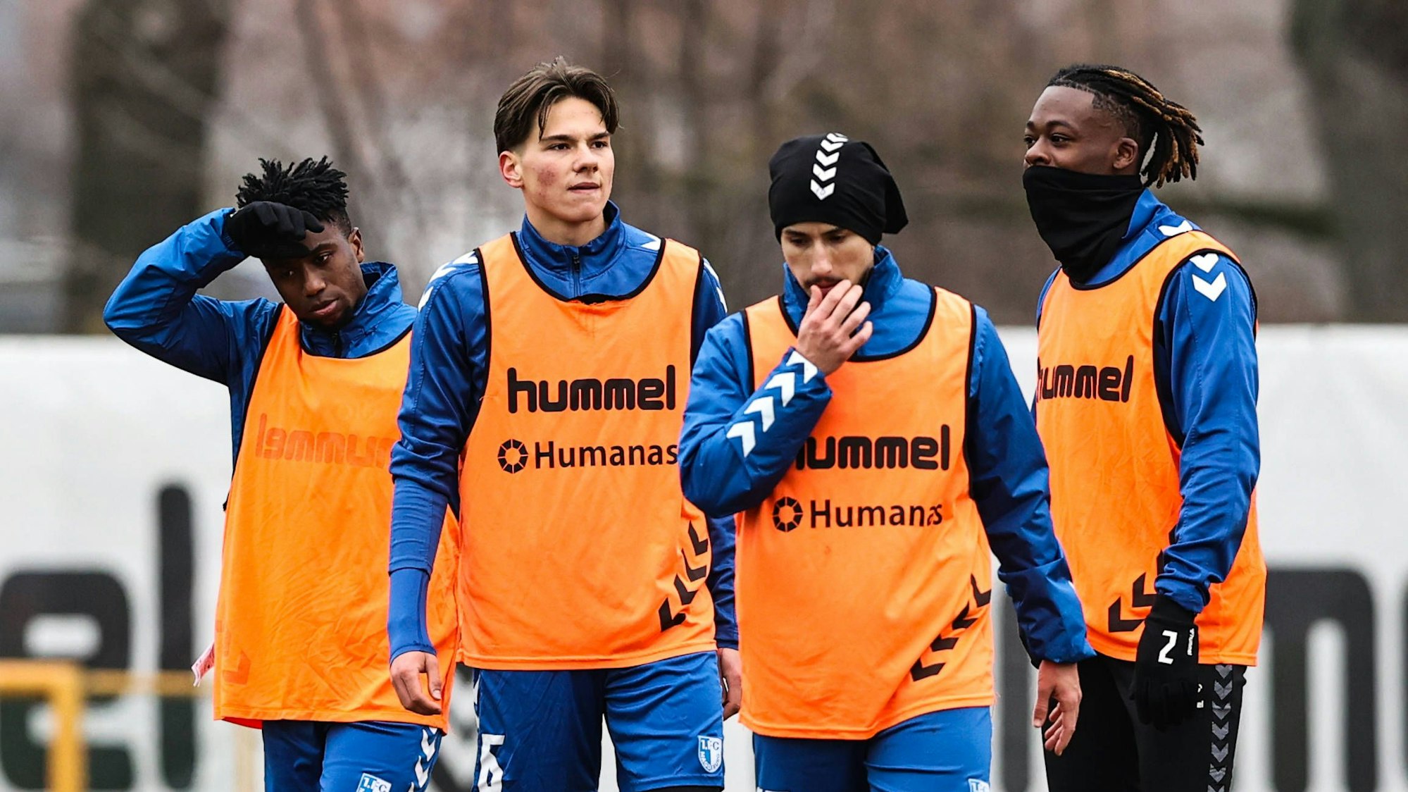Jason Ceka (2.v.r.) und Dariusz Stalmach (2.v.l.) im Training des 1. FC Magdeburg.