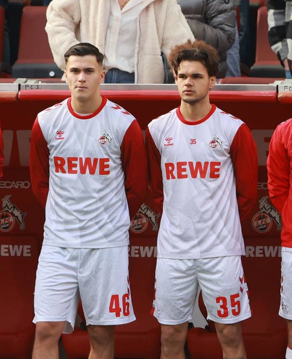 1. FC Köln gegen Fortuna Düsseldorf: Kölns Wechselspieler von links: Emin Kujovic, Max Finkgräfe, Marvin Obuz, Damion Downs und Neo Telle.
