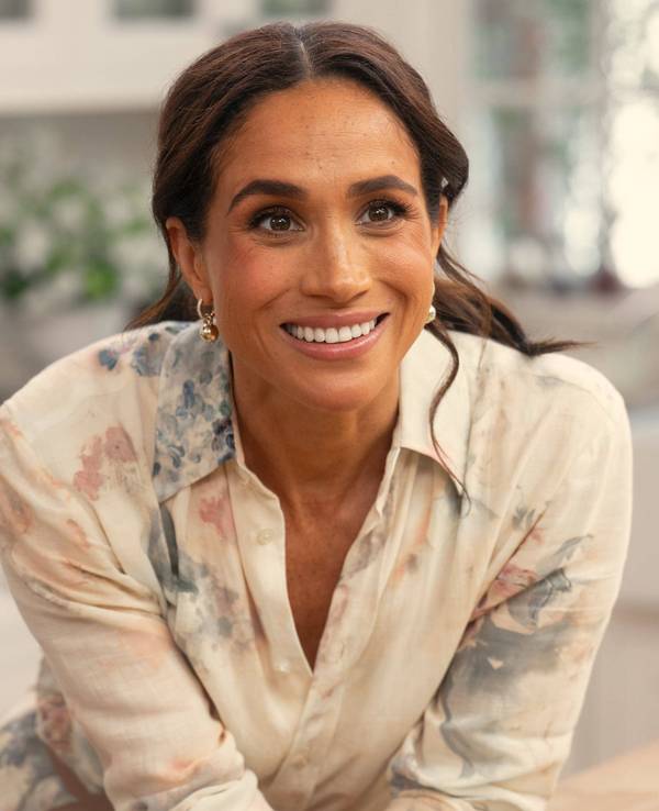 Zu sehen ist Meghan Markle, Herzogin von Sussex in der Küche während Aufnahmen zu ihrer „Netflix“-Show „With Love, Meghan“.