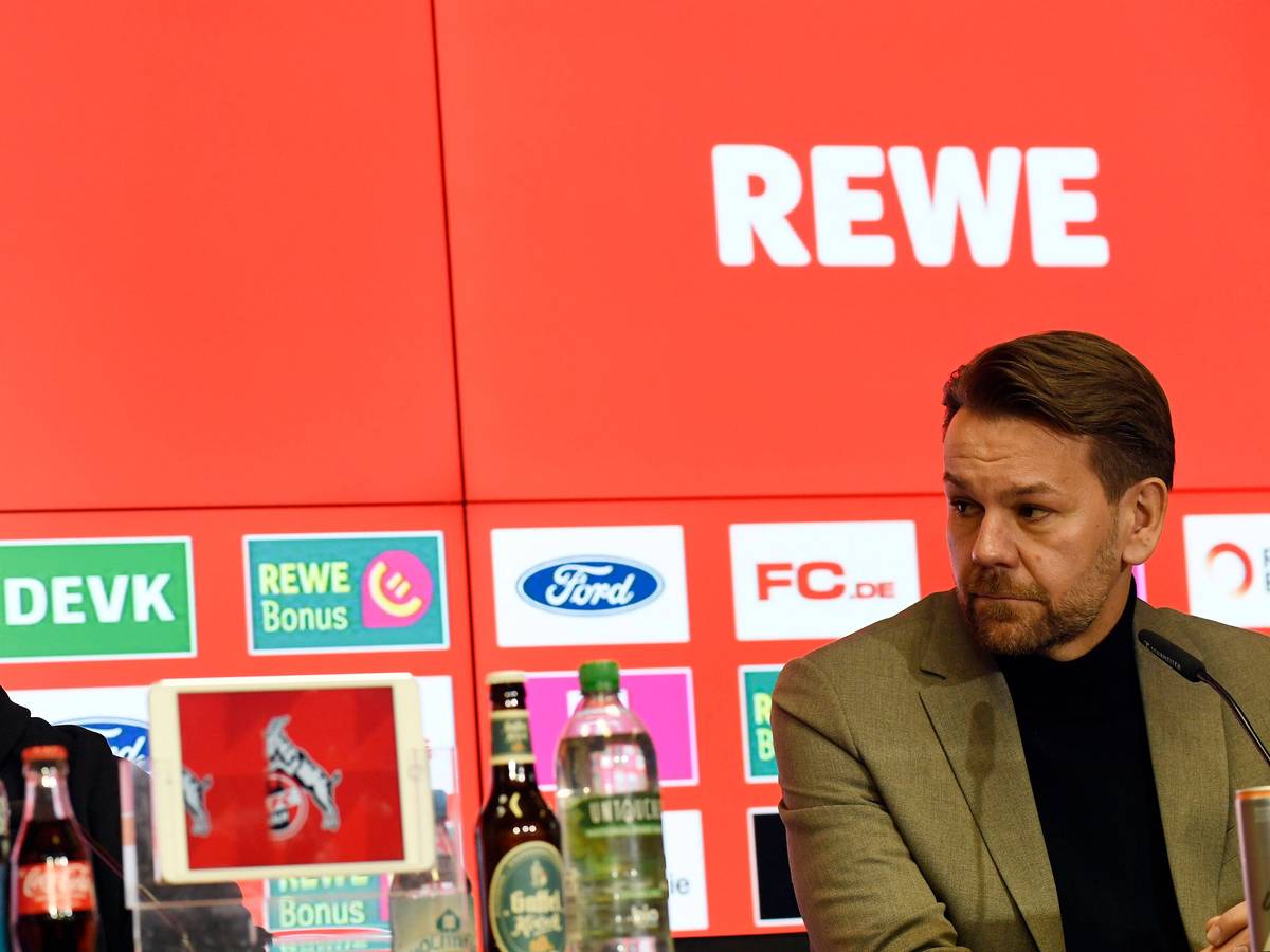 Trainer Gerhard Struber und Thomas Kessler bei einer PK in Köln.