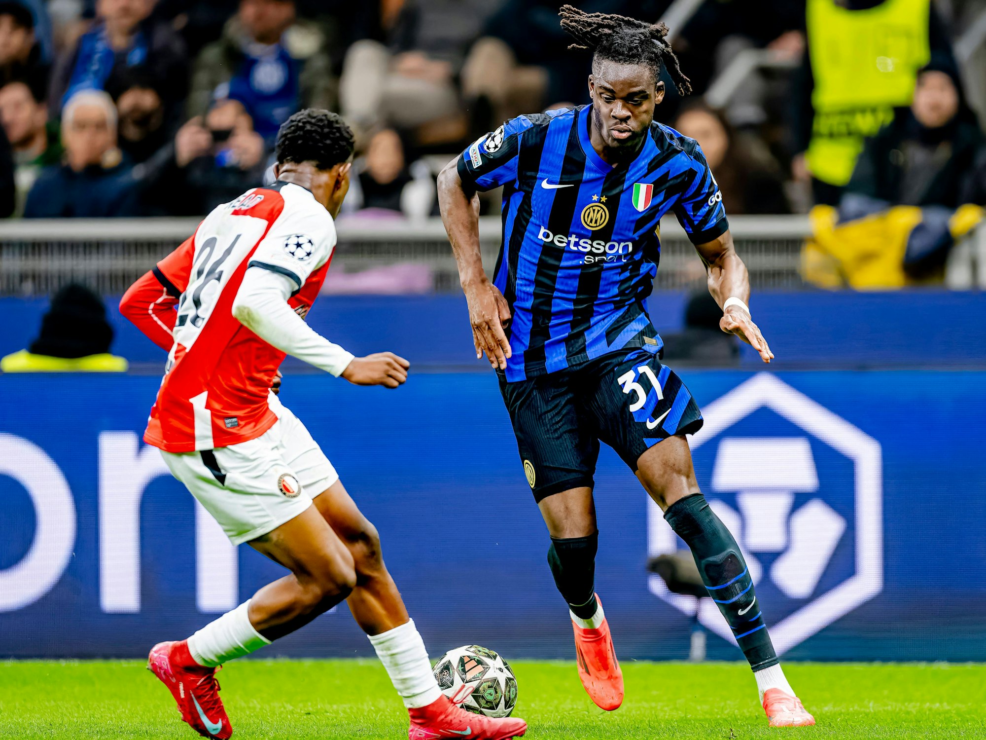 Yann Bisseck beim Spiel gegen Feyenoord.