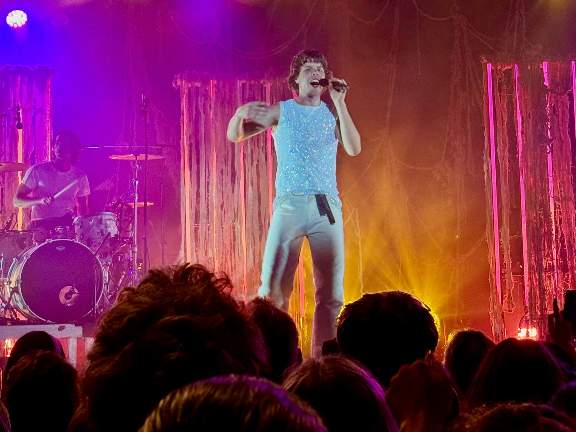 Musiker Zartmann auf der Bühne in der Live Music Hall.