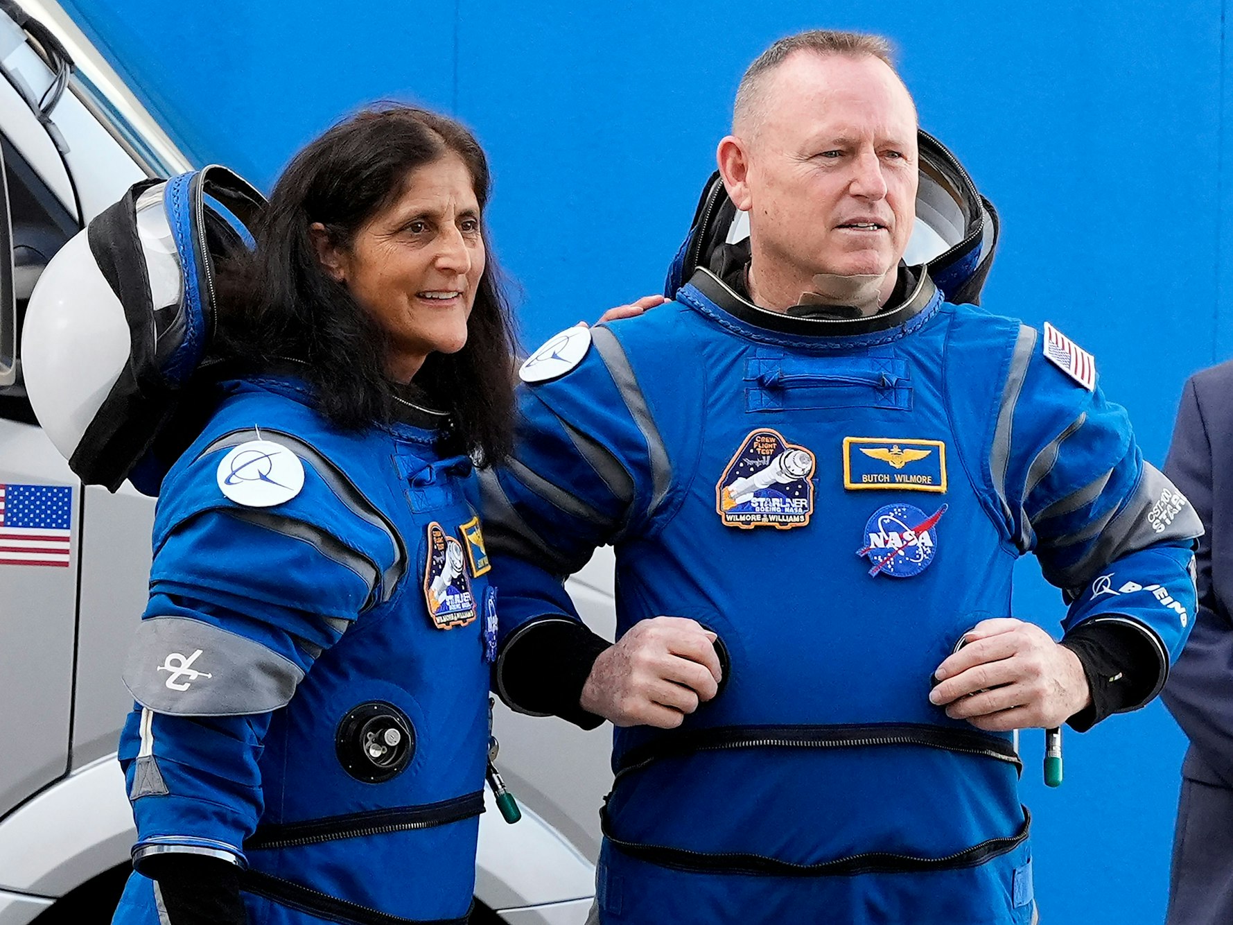 Die Nasa-Astronauten Suni Williams (l) und Barry ‚Butch‘ Wilmore sind seit 10 Monaten auf der ISS.