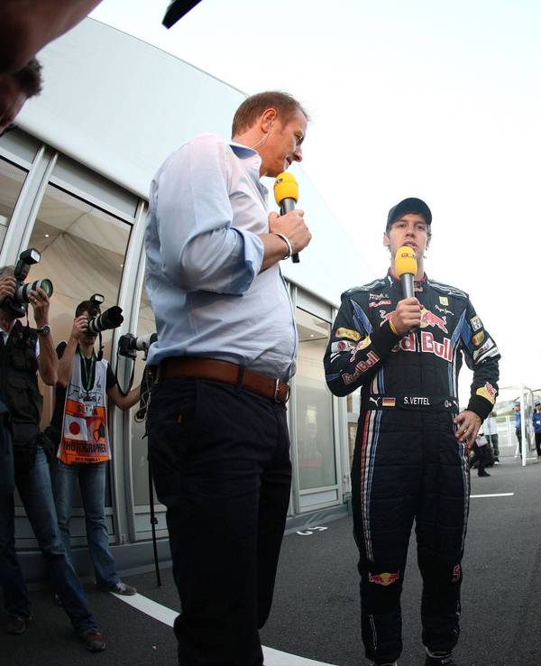 Florian König und Ralf Schumacher interviewen Sebastian Vettel.