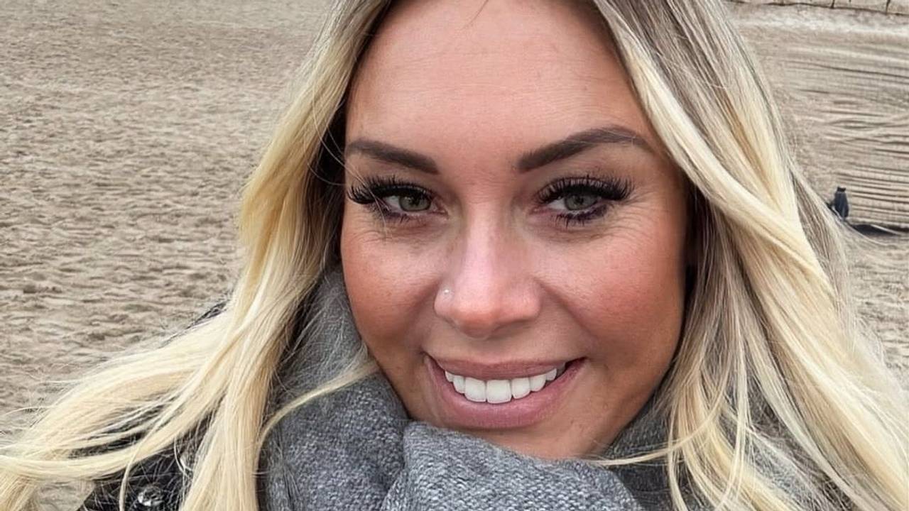 Zu sehen ist „Goodbye Deutschland“-Star Julia Holz, während sie für ein Instagram-Post vor der Kamera posiert.
