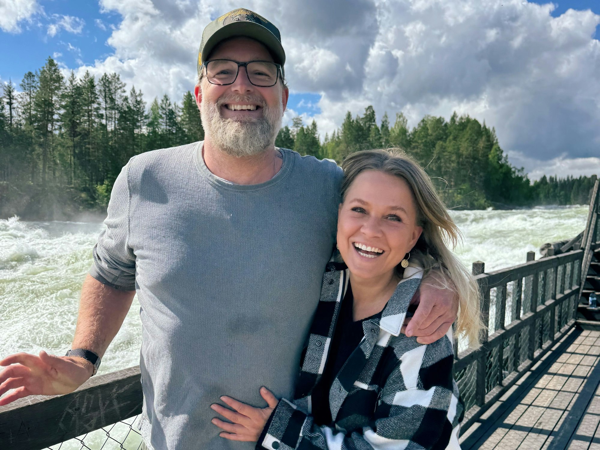 Moderatorin Nova Meierhenrich und ihr Partner Brian Bojsen. Er ist ein bekannter Outdoor-und TV Koch aus Dänemark