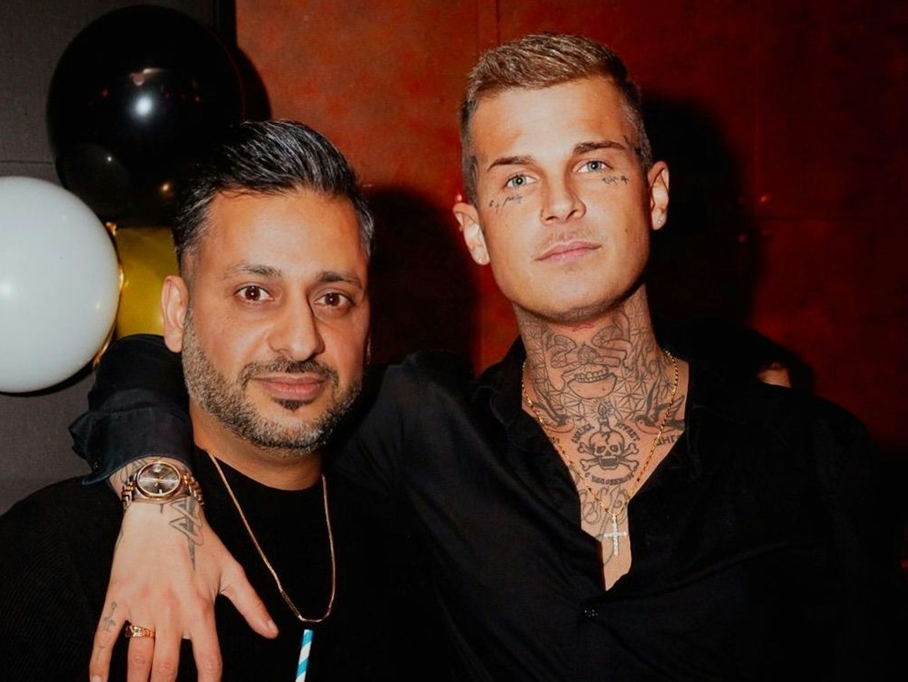 Zwei Männer schauen in die Kamera. Navid Larinezhad und Fiore bauen das Hillebrands auf der Zülpicher Straße zu einer Hidden Bar um.