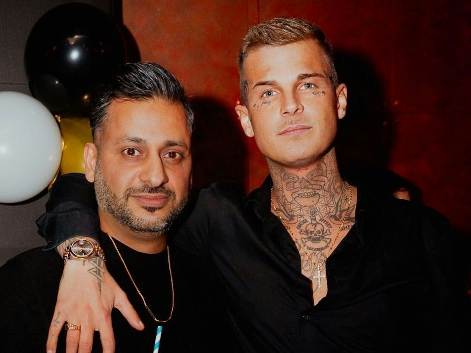 Zwei Männer schauen in die Kamera. Navid Larinezhad und Fiore bauen das Hillebrands auf der Zülpicher Straße zu einer Hidden Bar um.