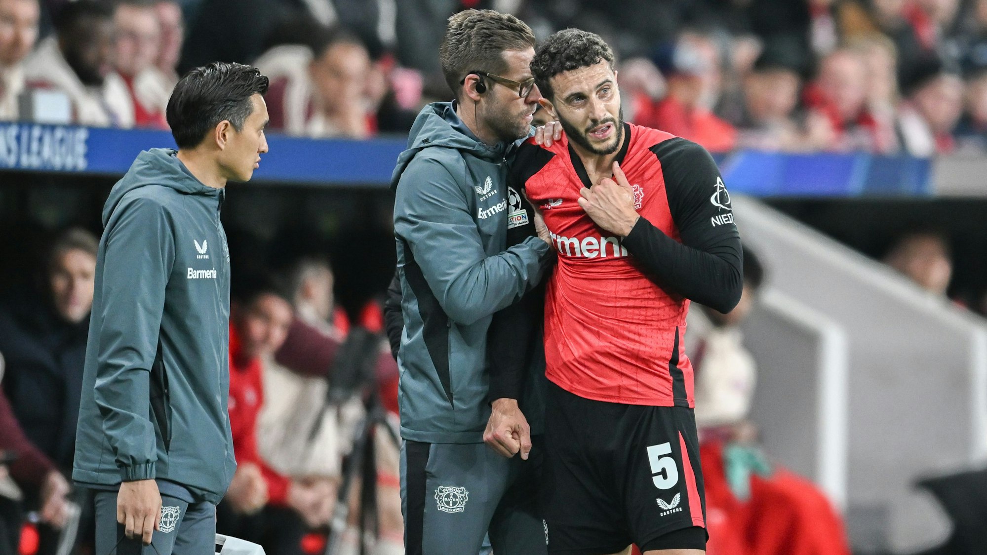 Mario Hermoso wird nach einer Schulterverletzung behandelt.