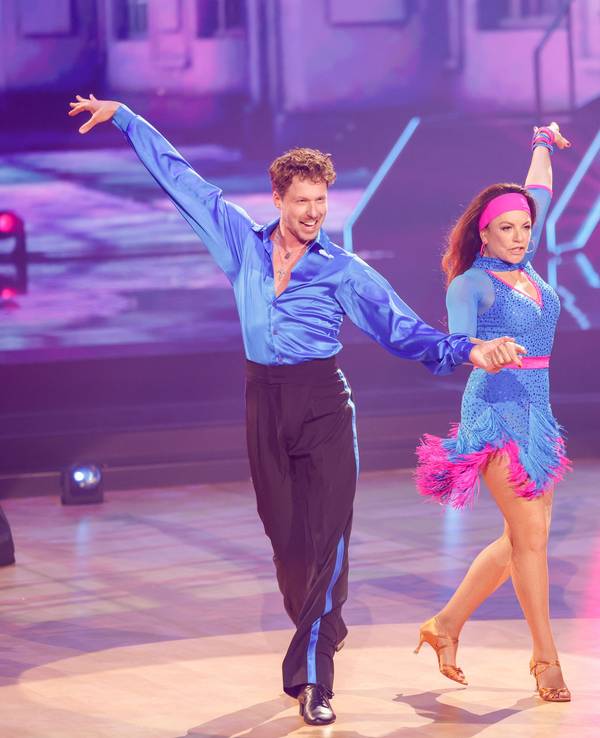 Christine Neubauer, Schauspielerin, und Valentin Lusin, Profitänzer, tanzen in der RTL-Tanzshow «Let's Dance» im Coloneum.
