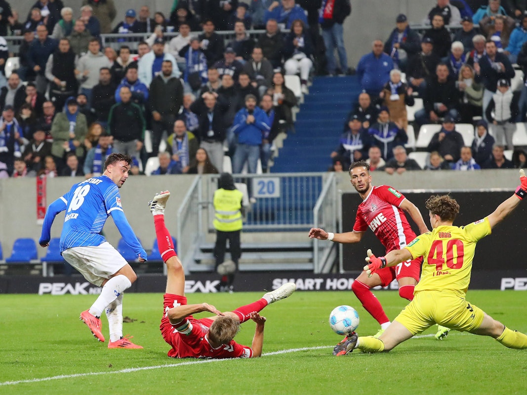 SV Darmstadt 98 gegen den 1. FC Köln: Philipp Förster trifft zum 4:1.