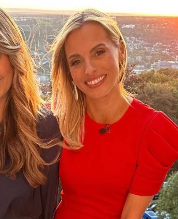 Sarah Schreiber (l.) und Lisa Nüdling kennen sich aus der ZDF-Show „Bares für Rares“ und sind gute Freundinnen geworden.