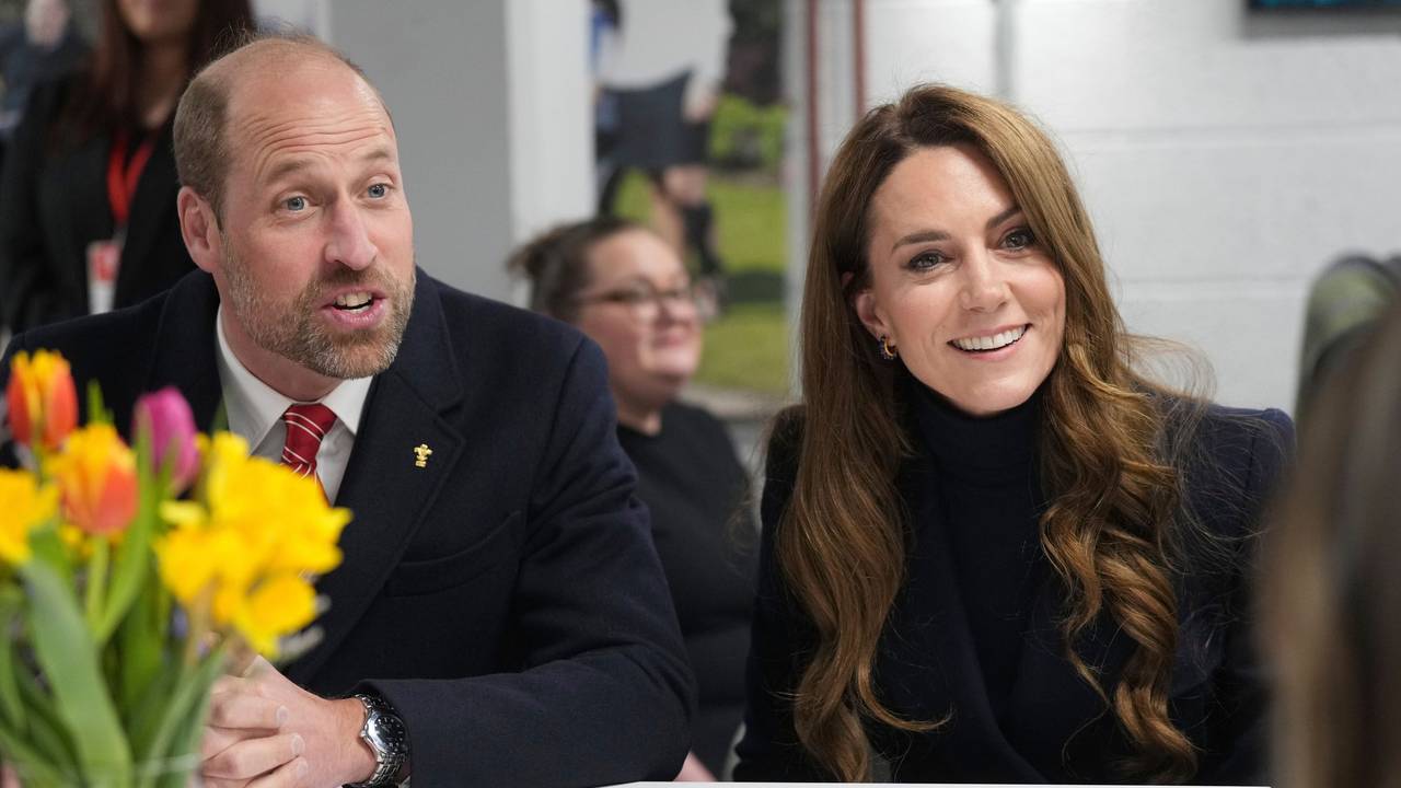 Der britische Prinz William, Schirmherr der walisischen Rugby-Union (WRU), und Kate, die Prinzessin von Wales, Schirmherrin der Rugby-Fußball-Union (RFU), treffen verletzte Spieler, die vom Welsh Rugby Charitable Trust unterstützt werden, während sie das Sechs-Nationen-Spiel Wales gegen England im Principality Stadium in Cardiff besuchen.