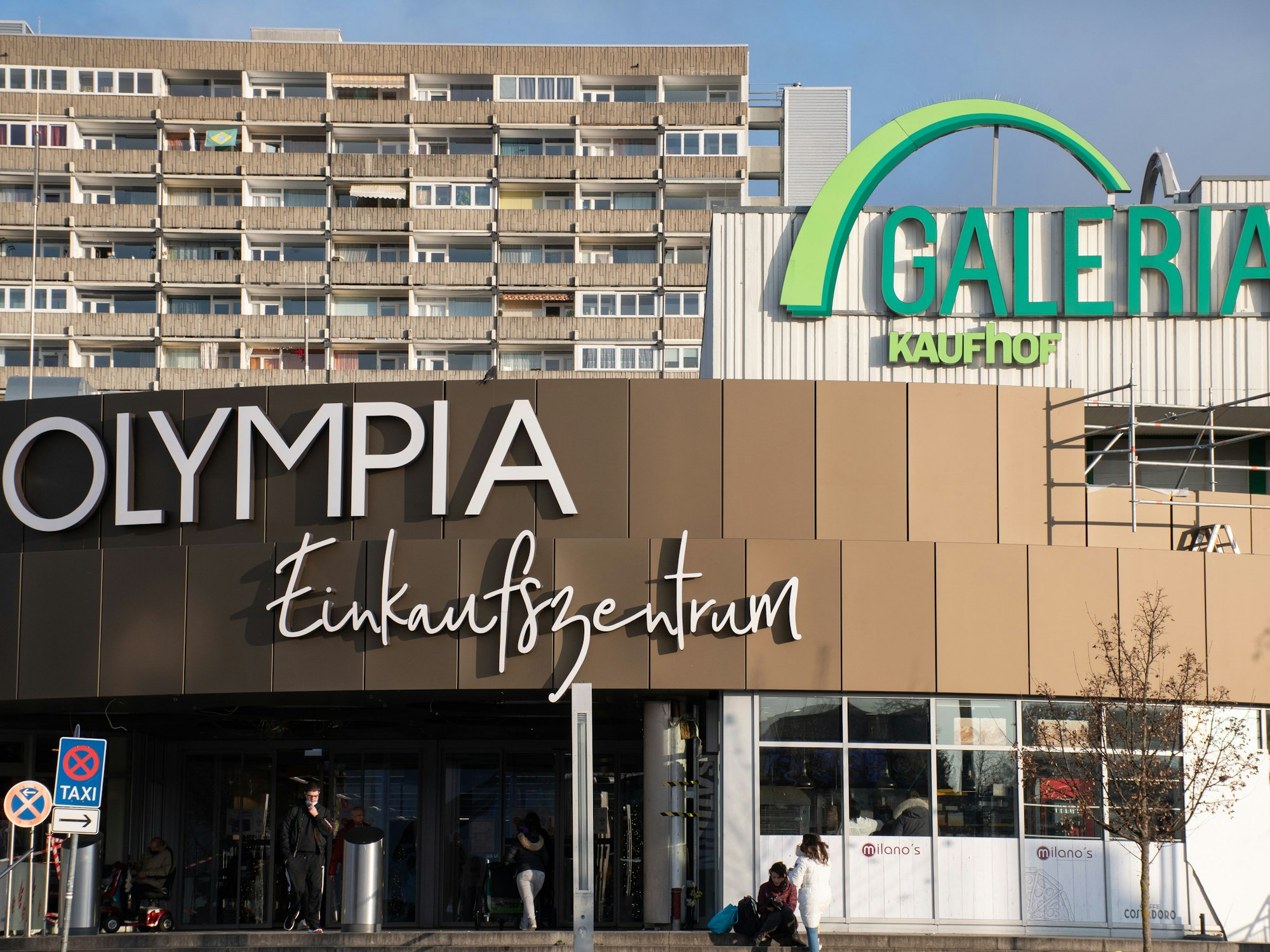 Das Olympia Einkaufszentrum von außen.