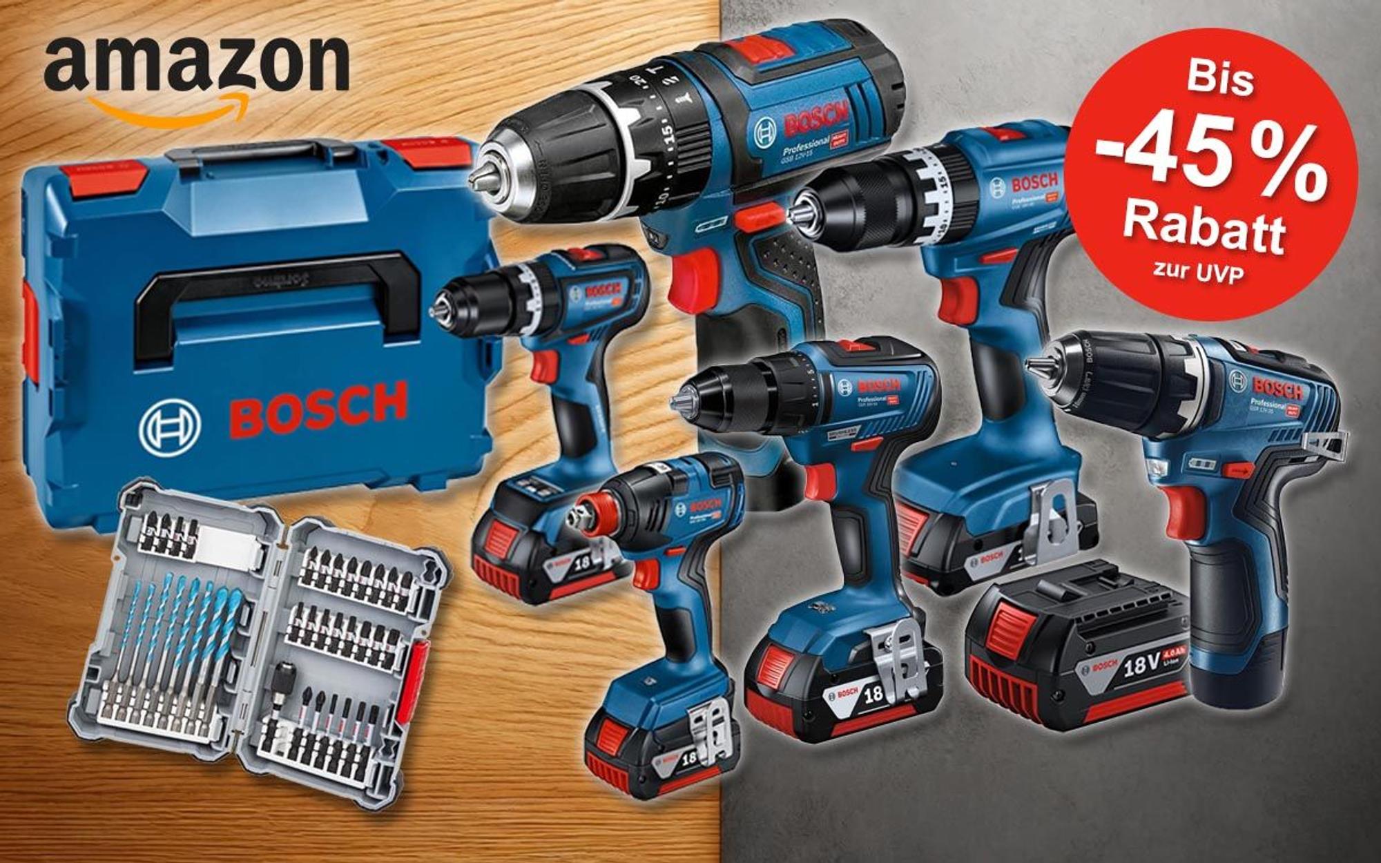 Im Amazon Werkzeug Sale verschiedene Bosch Professional Akku-Bohrschrauber und Schlagbohrschrauber GSB 12V-15, GSR 12V-15, GSR 18V-90 C, GSR 18V-55 und mehr vor einem Hintergrund aus Holz und glattem Beton.