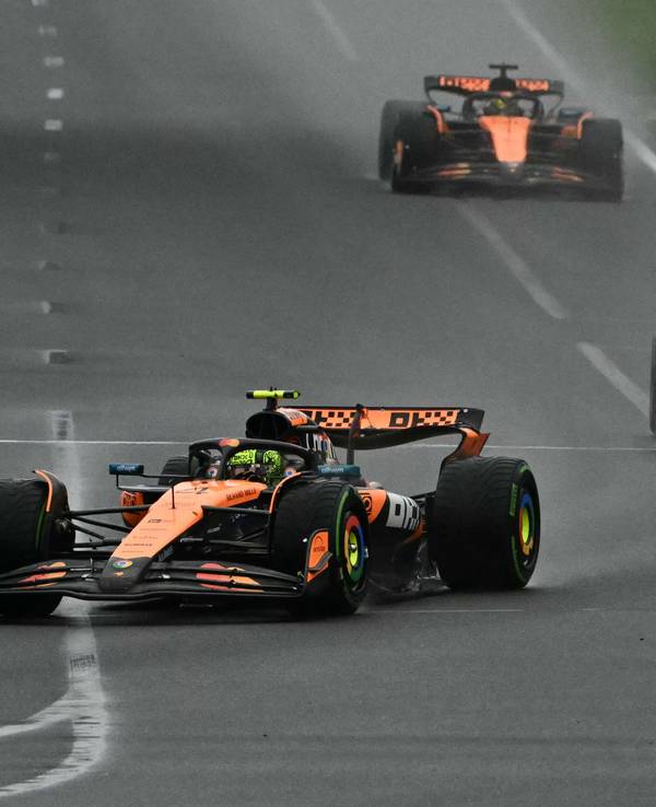 McLaren's British driver Lando Norris (L) drives ahead of Red Bull Racing's Dutch driver Max Verstappen (R) and McLaren's Australian driver Oscar Piastri during the Australian Formula One Grand Prix at Albert Park Circuit in Melbourne on March 16, 2025. (Photo by Saeed KHAN / AFP) / -- IMAGE RESTRICTED TO EDITORIAL USE - STRICTLY NO COMMERCIAL USE --