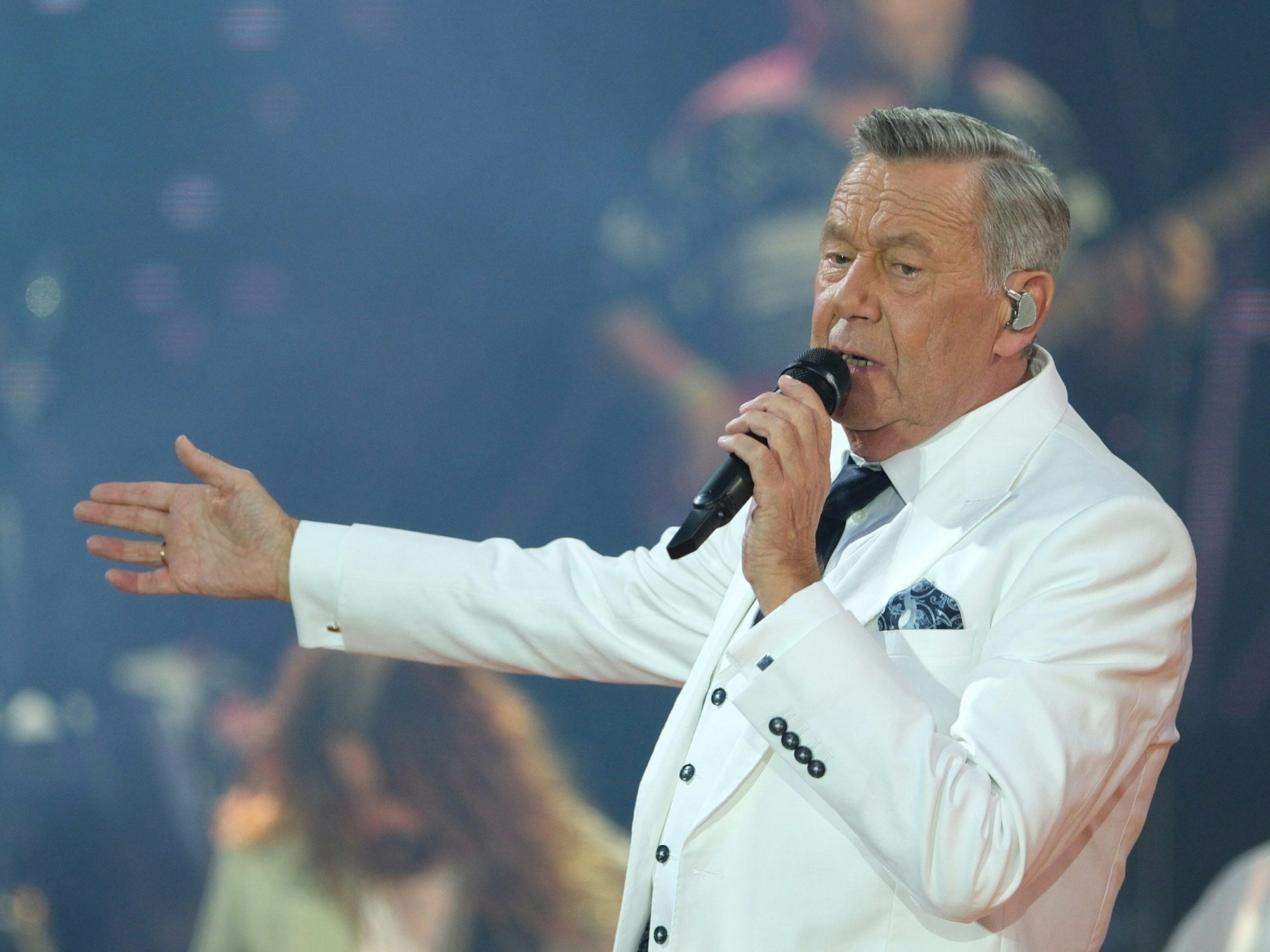 Schlagersänger Roland Kaiser beim Konzert.