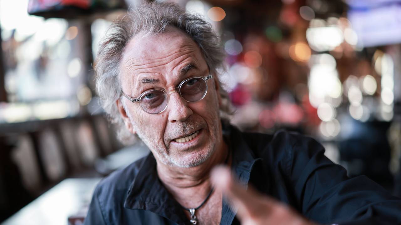Hugo Egon Balder in seiner Rockkneipe Zwick an der Reeperbahn auf St. Pauli: Der Moderator findet deutliche Worte für Köln.