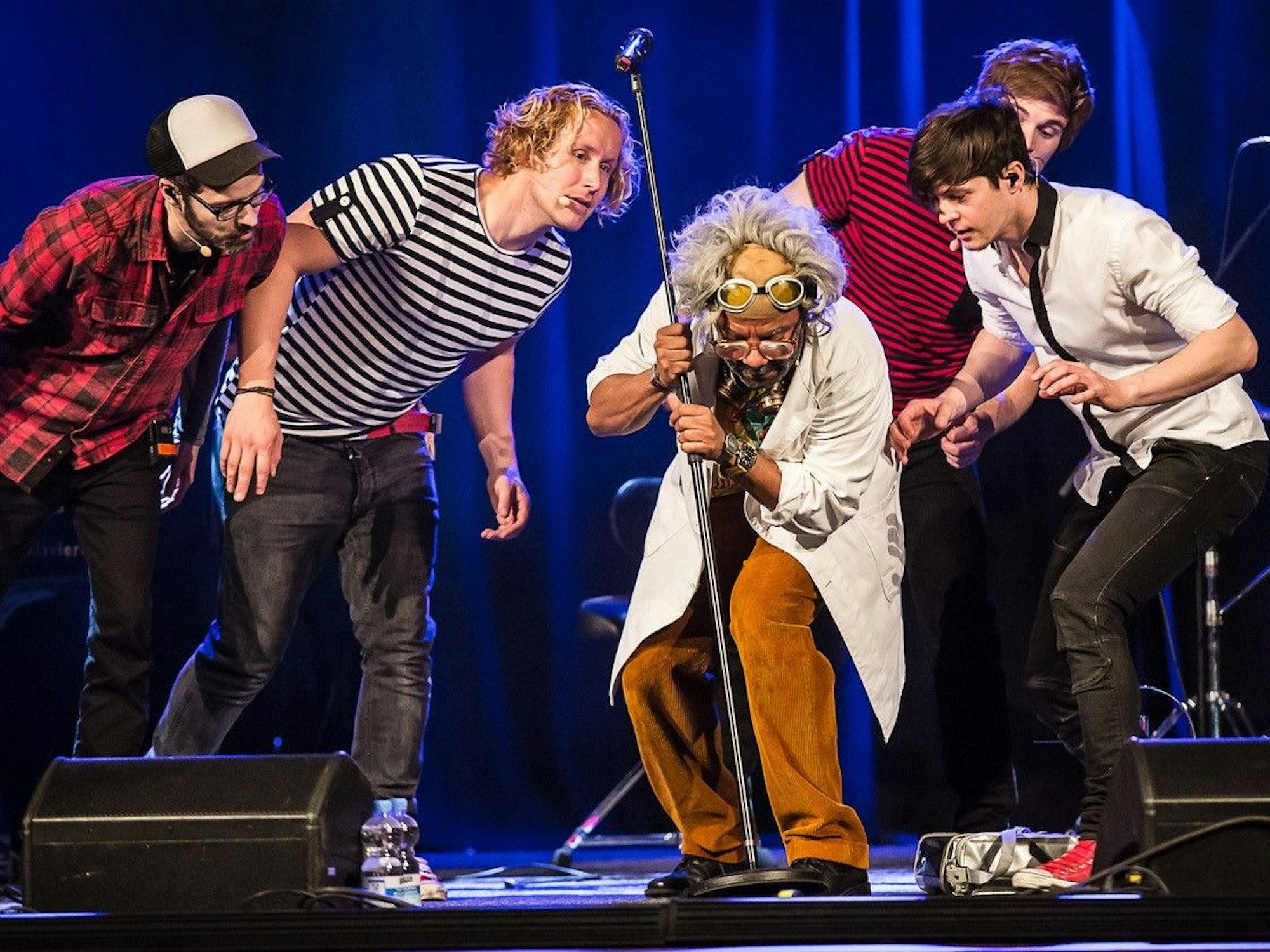 Kasalla mit Simon Perace auf der Bühne.