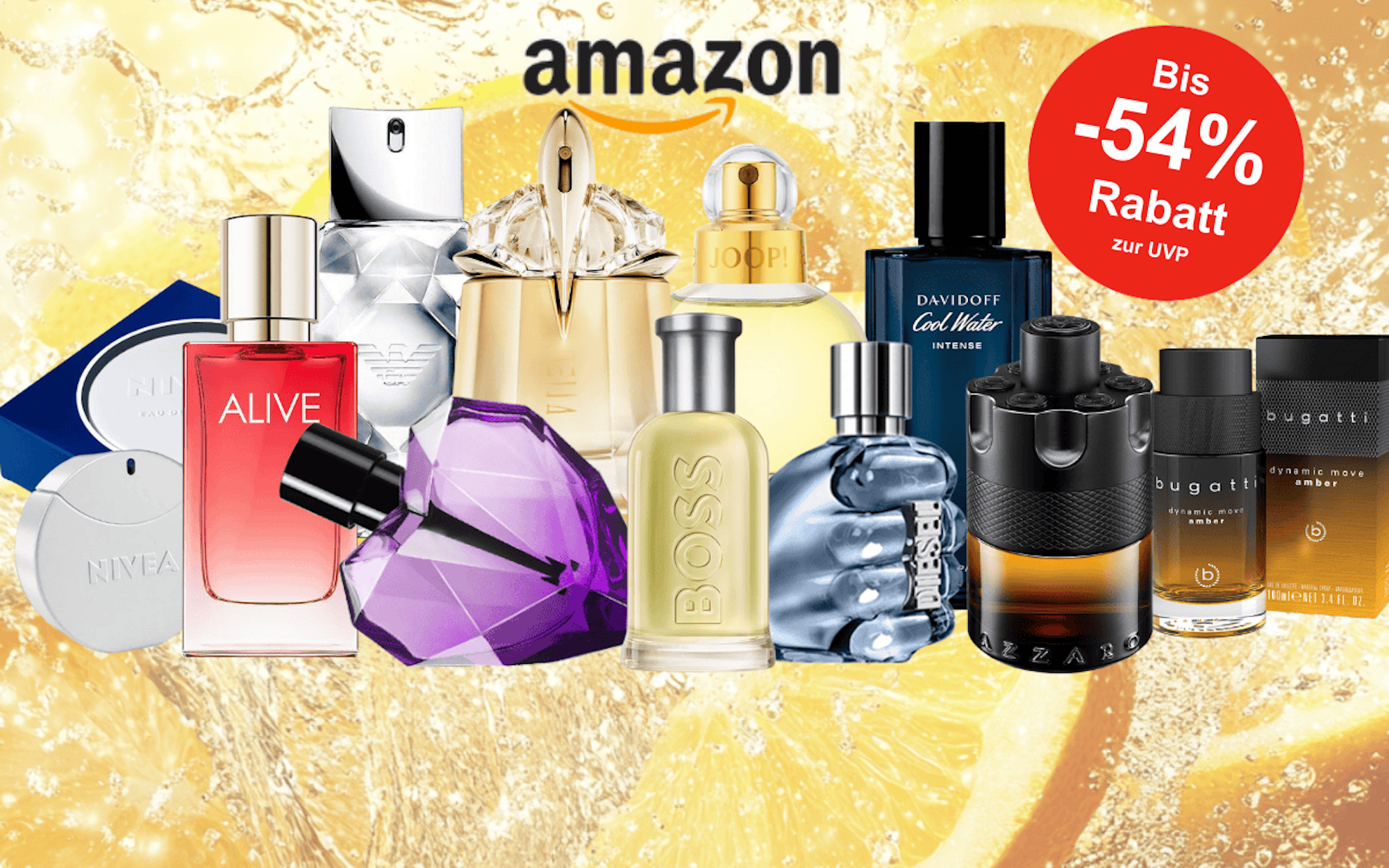 Anordnung verschiedener Damen- und Herrenparfums vor einem Hintergrund mit Orangenscheiben und spritzendem Wasser.