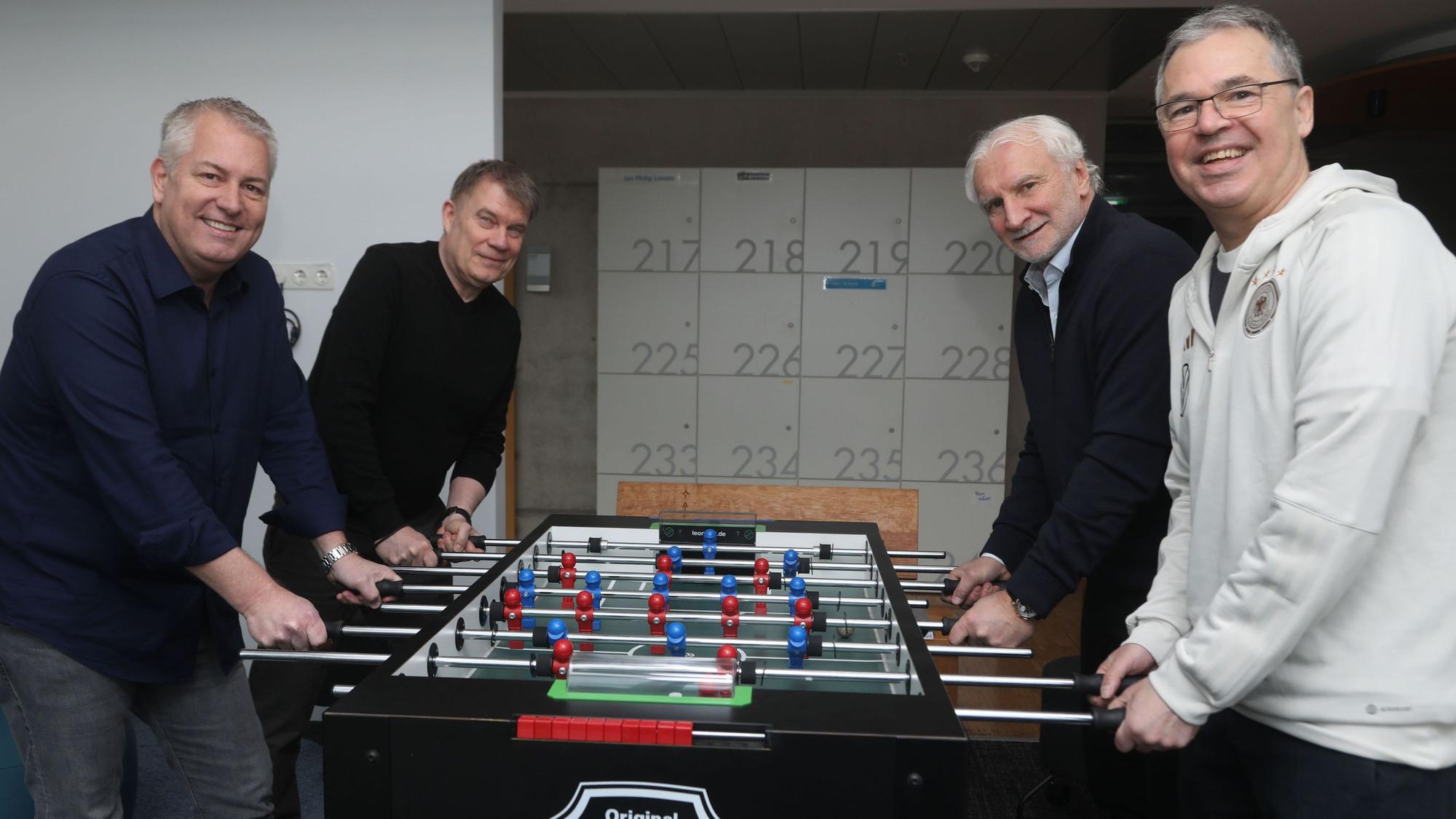 Interview Christian Knop und Marcel Schwamborn mit Andreas Rettig und Rudi Völler.
