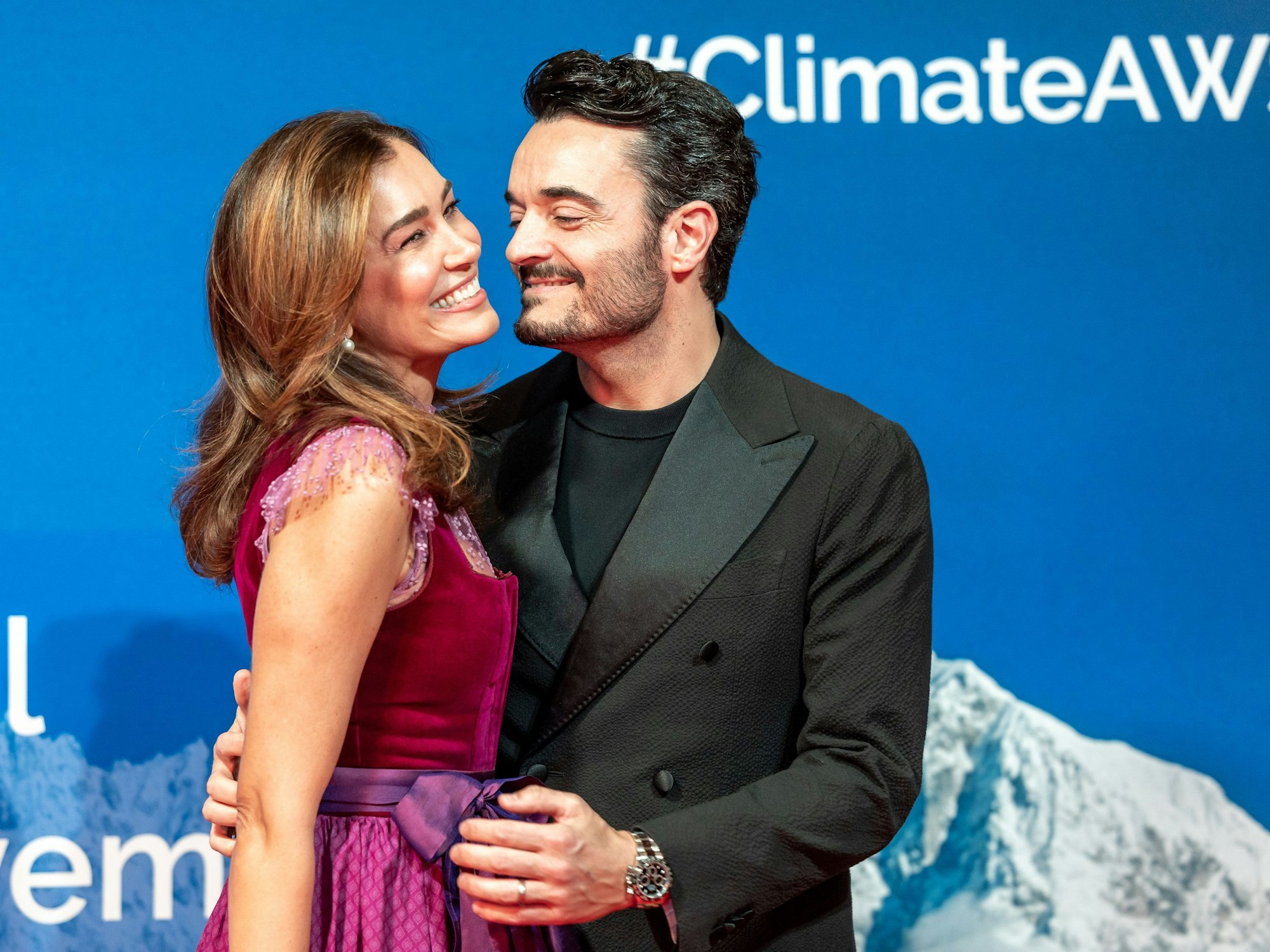 Giovanni Zarrella mit Ehefrau Jana Ina auf dem Roten Teppich.