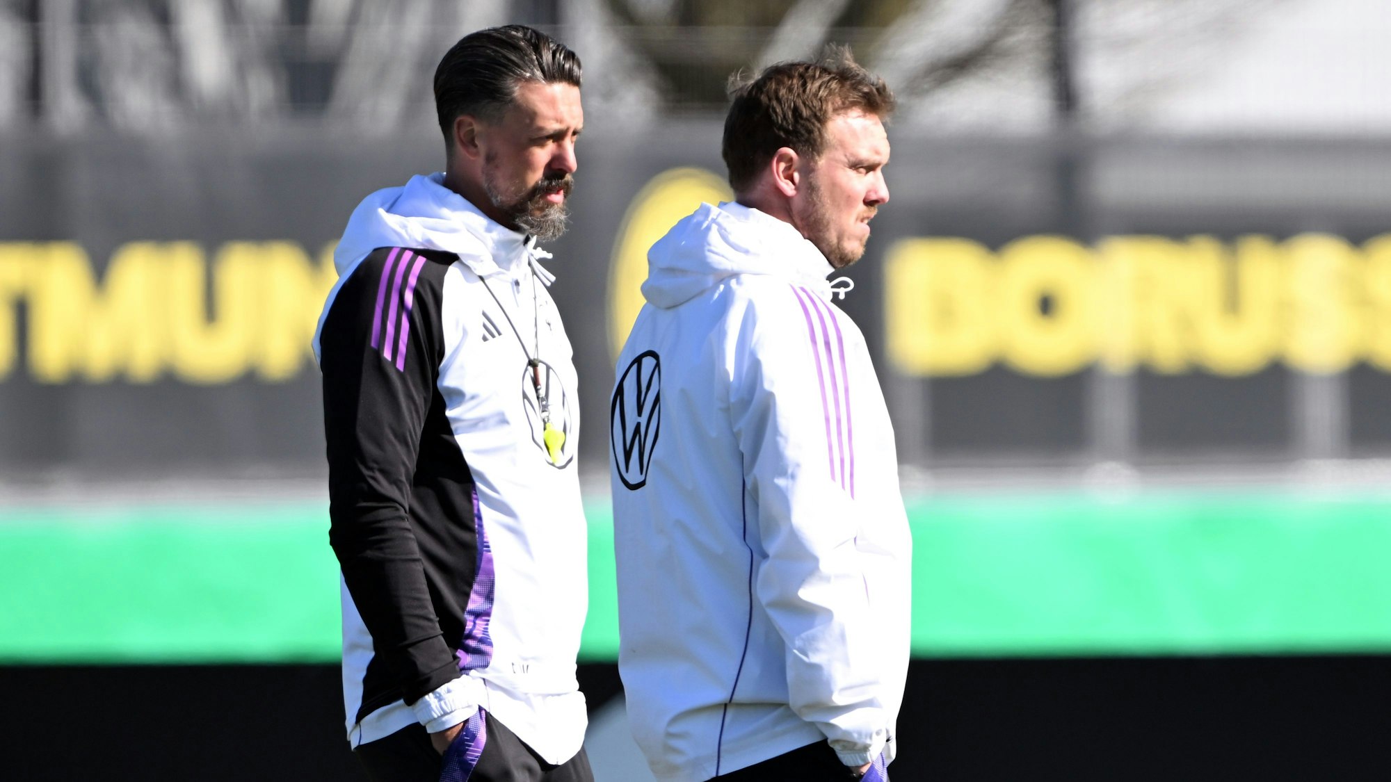 Sandro Wagner mit Julian Nagelsmann auf dem Trainingsplatz.
