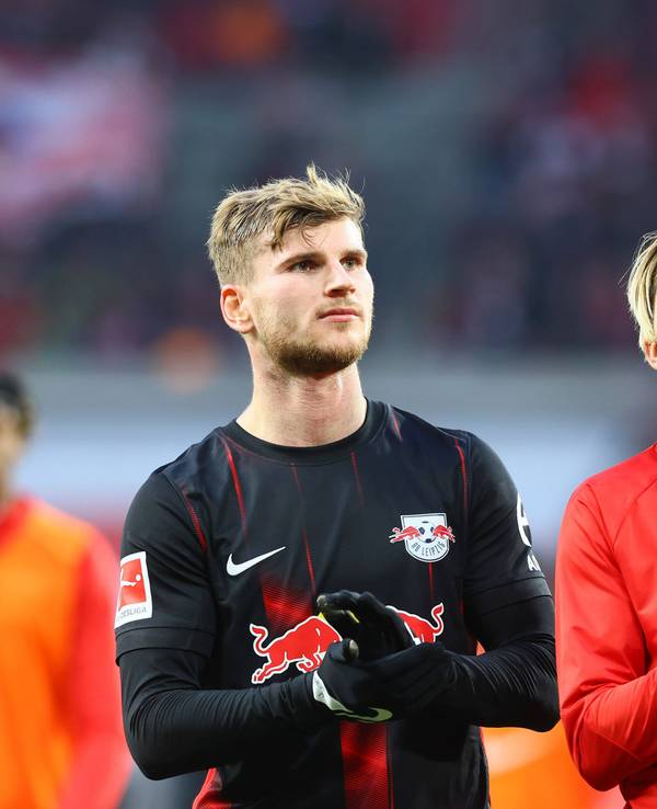 Timo Werner und Kevin Kampl klatschen.