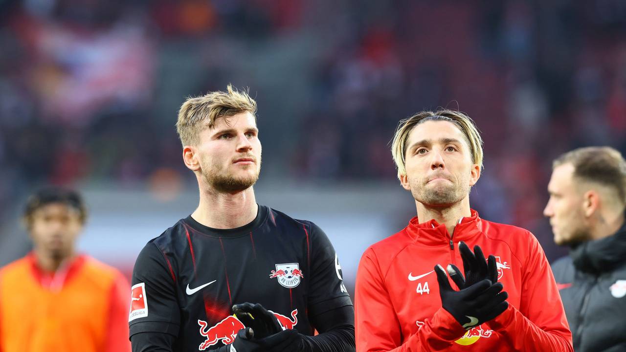 Timo Werner und Kevin Kampl klatschen.