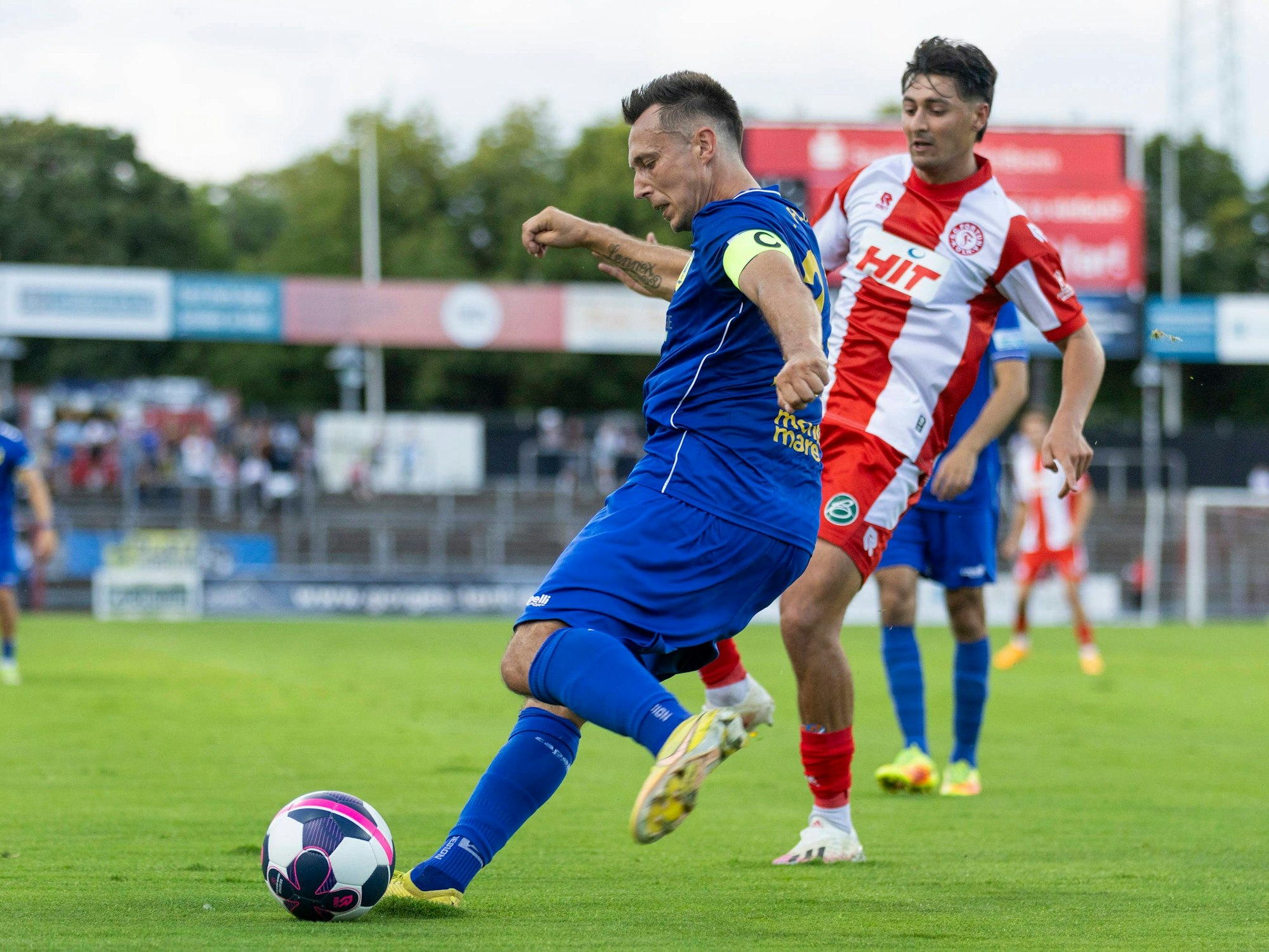 Adam Matuschyk am Ball.