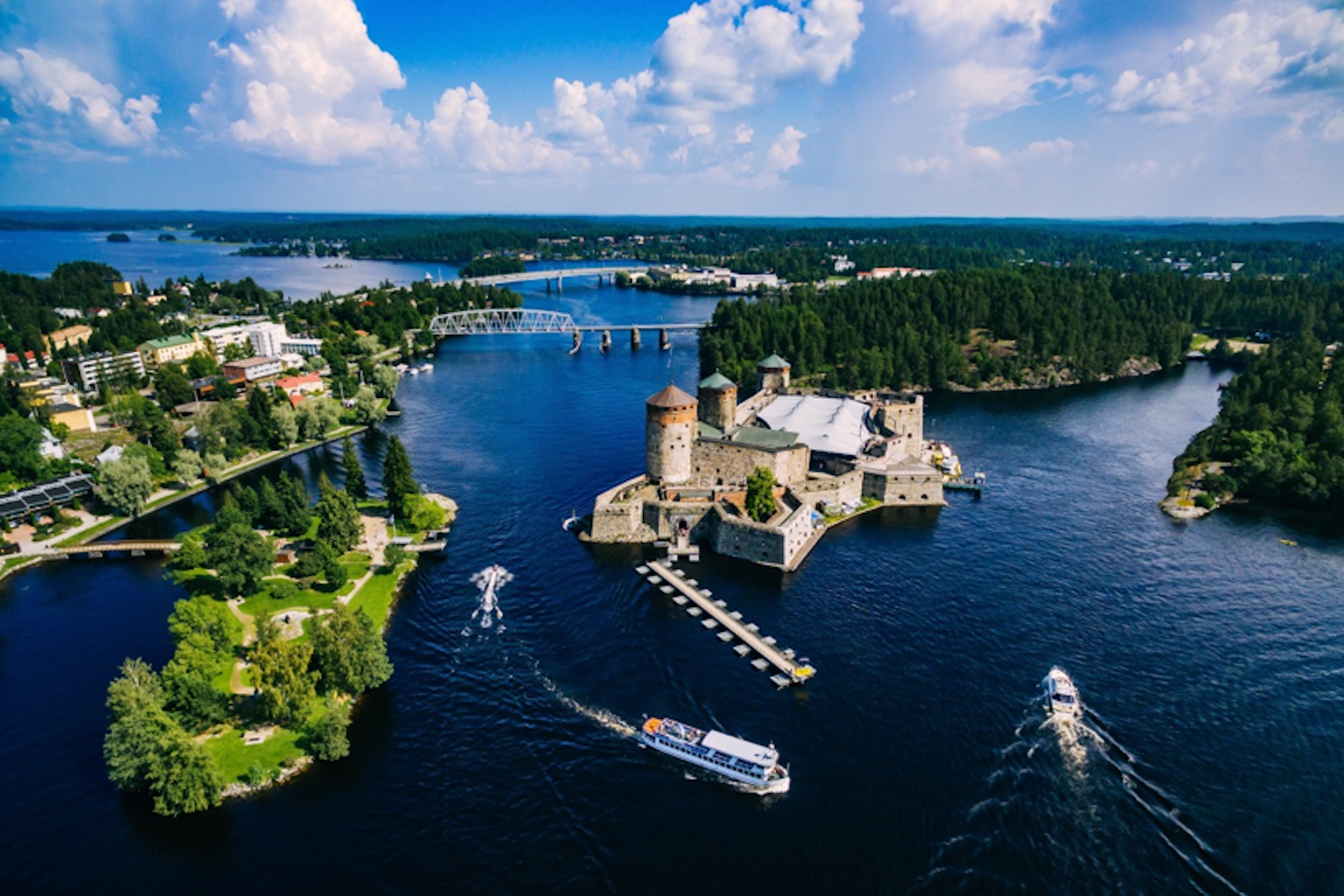 Die mittelalterliche Burg Olavinlinna inmitten des Saimaa-Sees ist die wohl wichtigste Sehenswürdigkeit in Savonlinna.