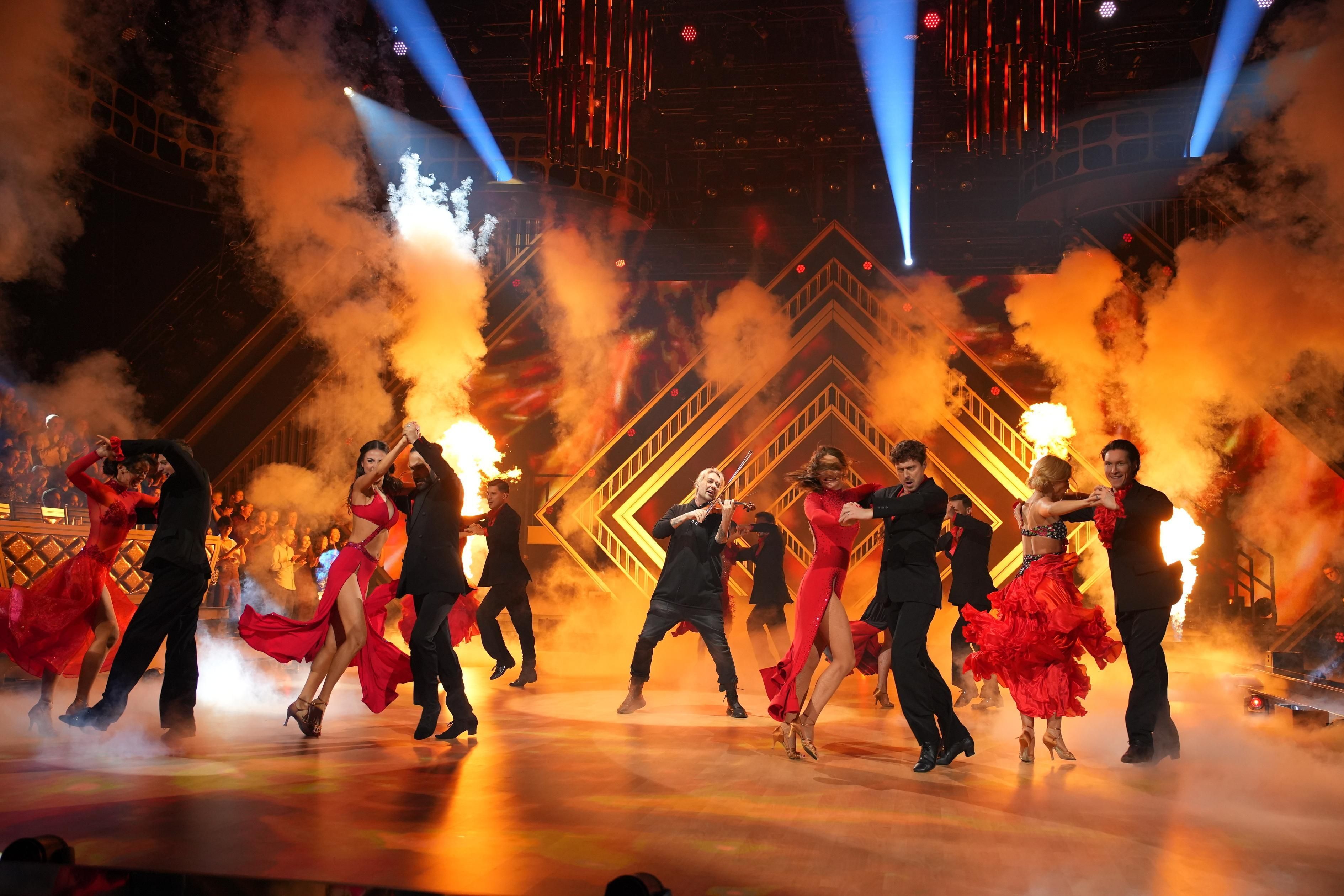 Lets Dance: Es wird feurig! Promis müssen gleich zweimal ran | Express
