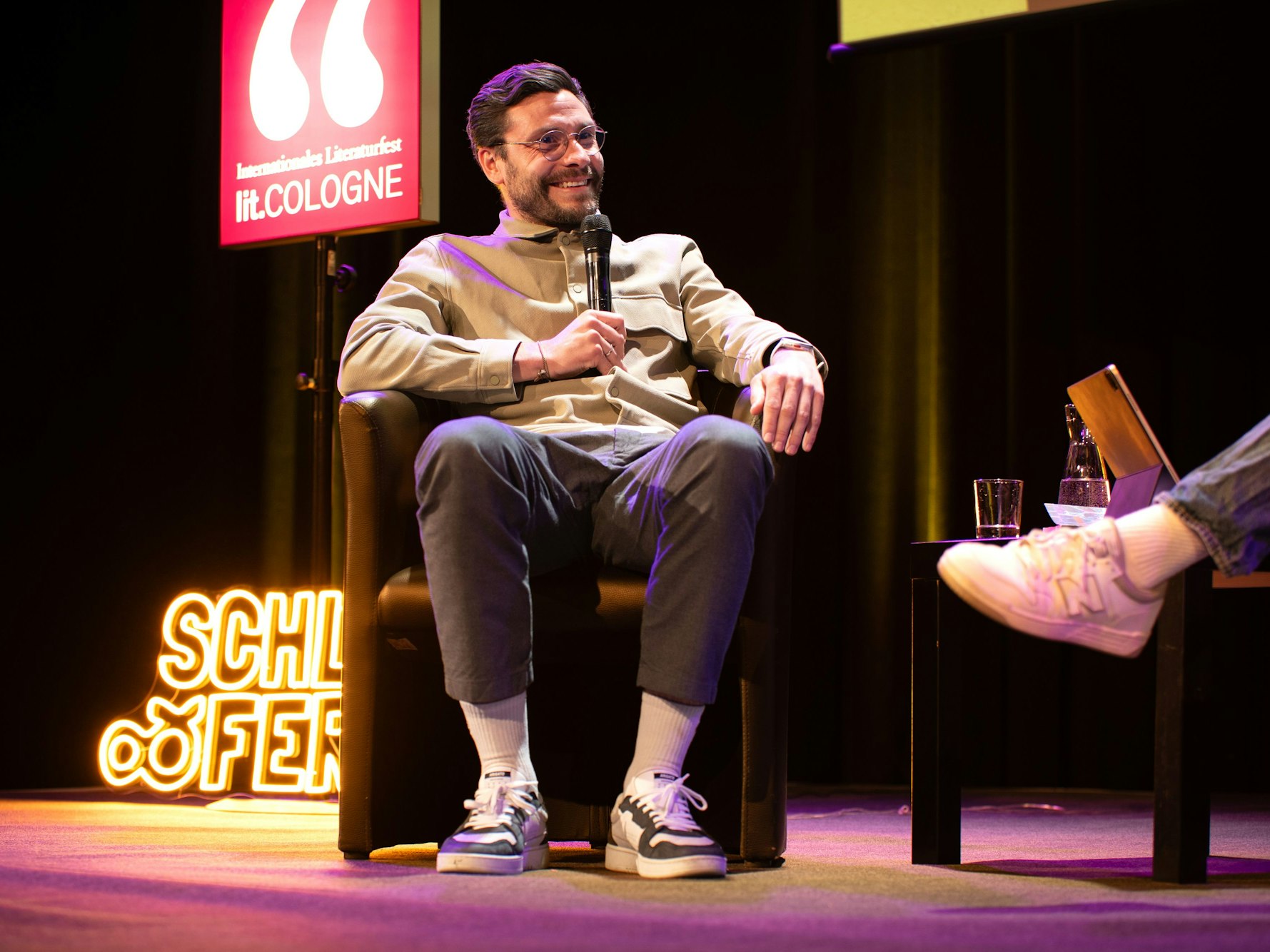 Jonas Hector bei der Podcast-Produktion.