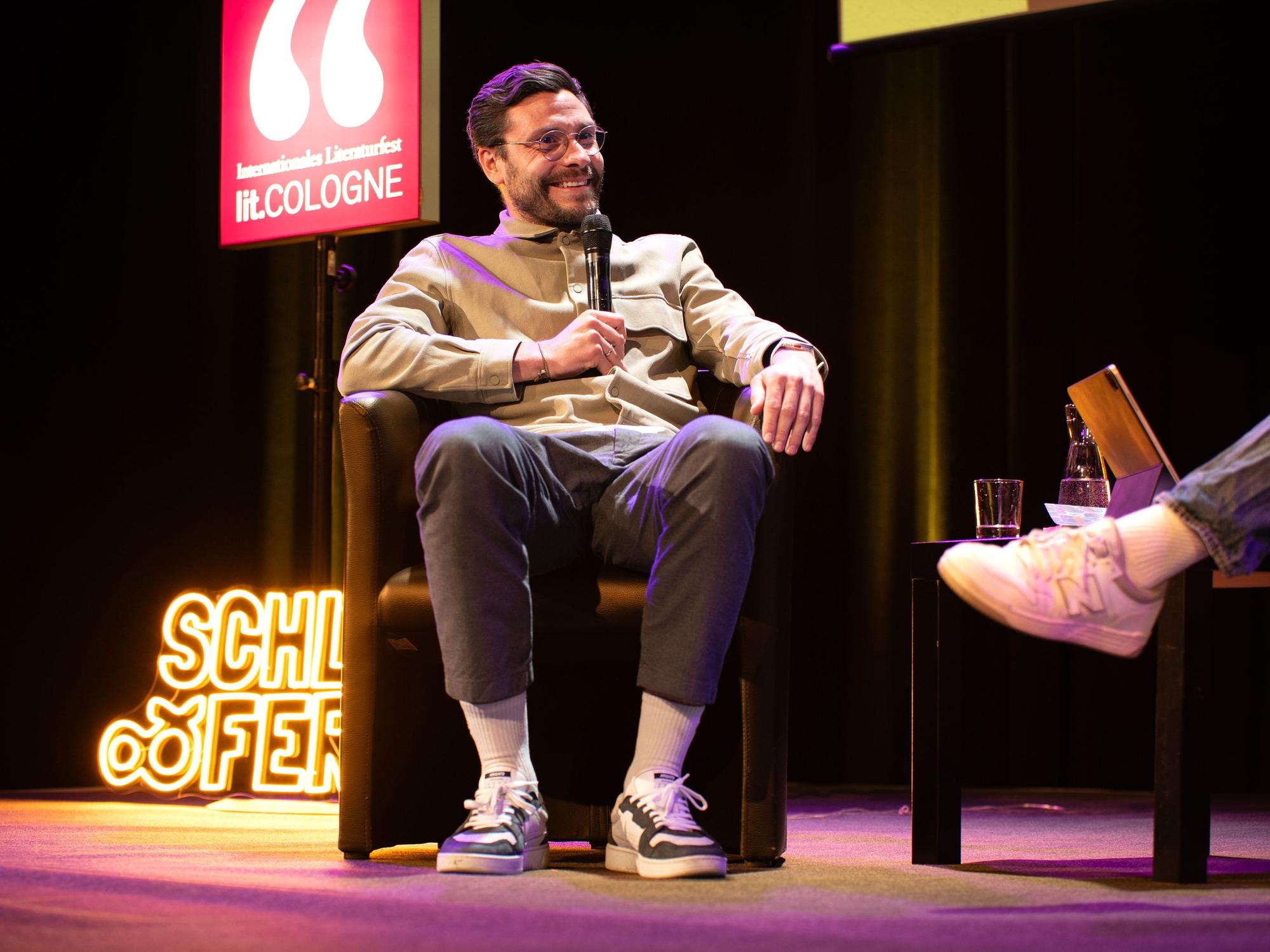 Jonas Hector bei der Podcast-Produktion.